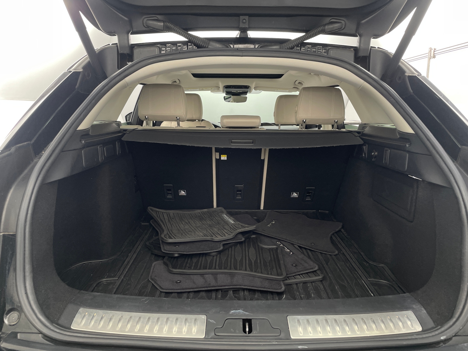 Thumbnail: 2020 Land Rover Range Rover Velar - 6
