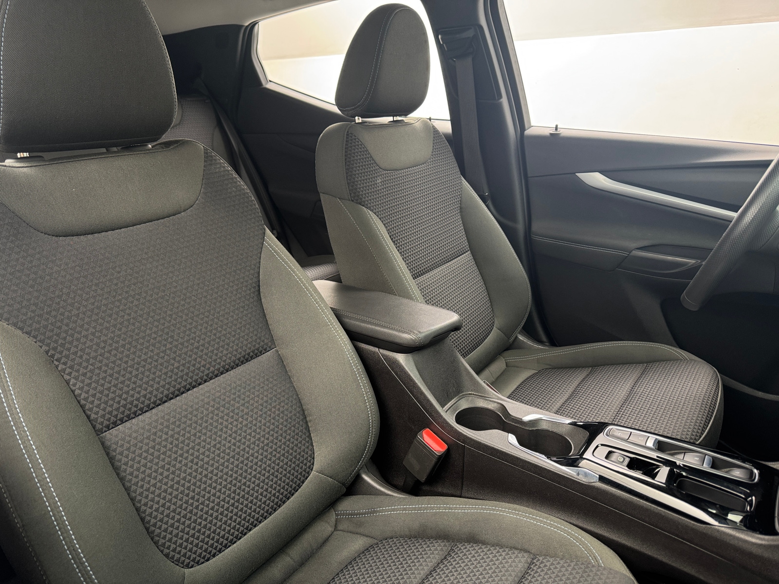 Thumbnail: 2023 Chevrolet Bolt EUV - 2