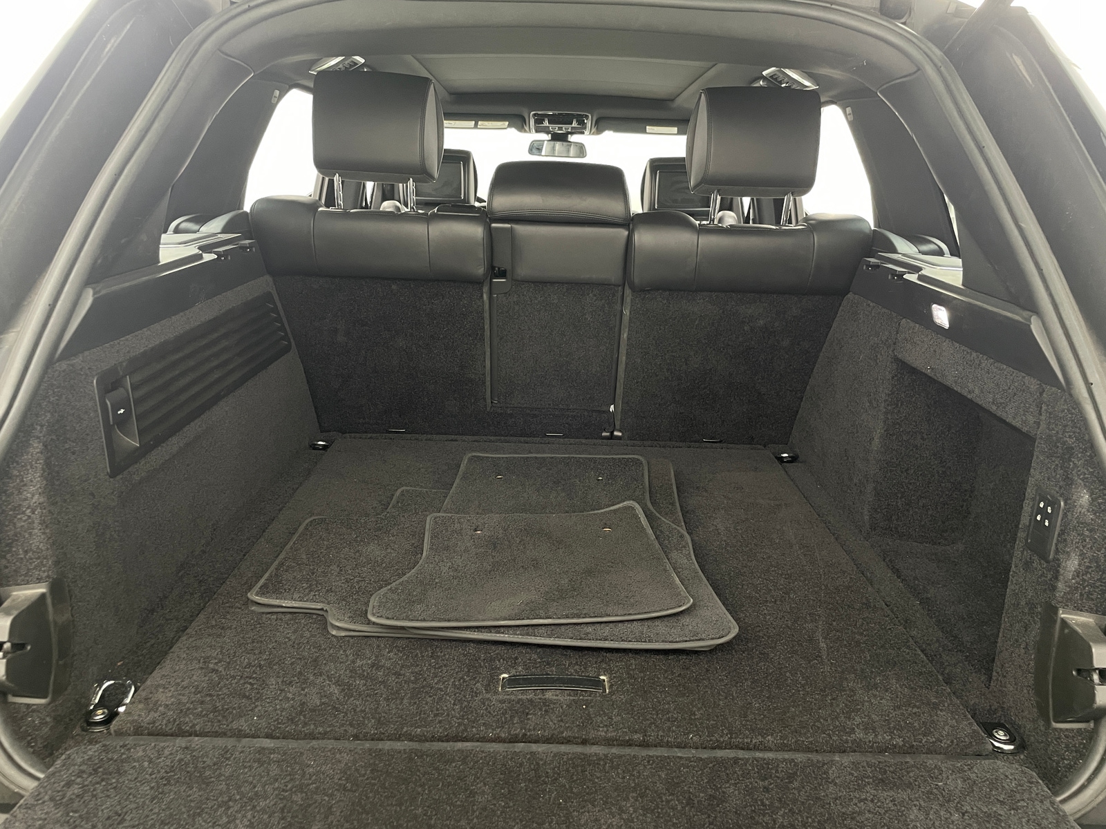 Thumbnail: 2016 Land Rover Range Rover - 6