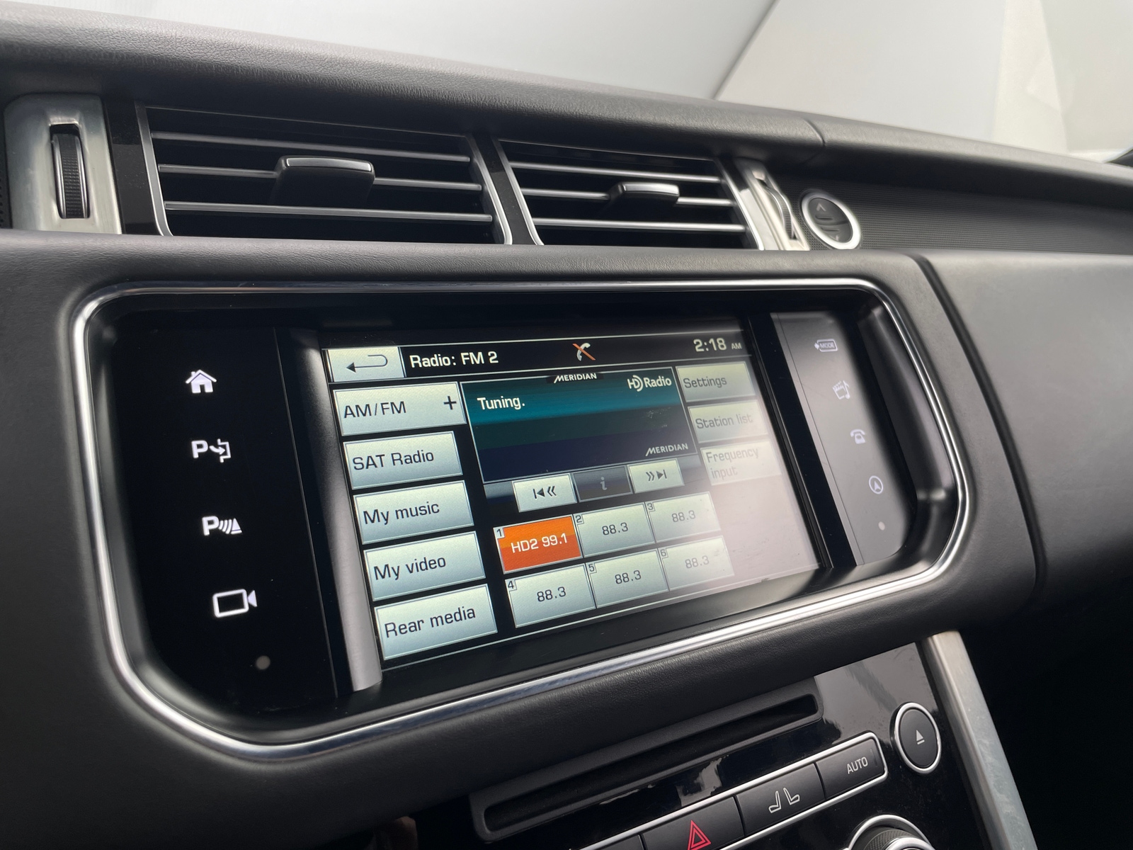 Thumbnail: 2016 Land Rover Range Rover - 3