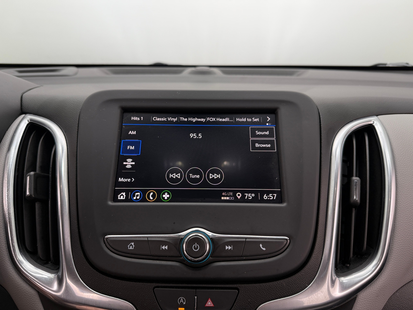 Thumbnail: 2022 Chevrolet Equinox - 4