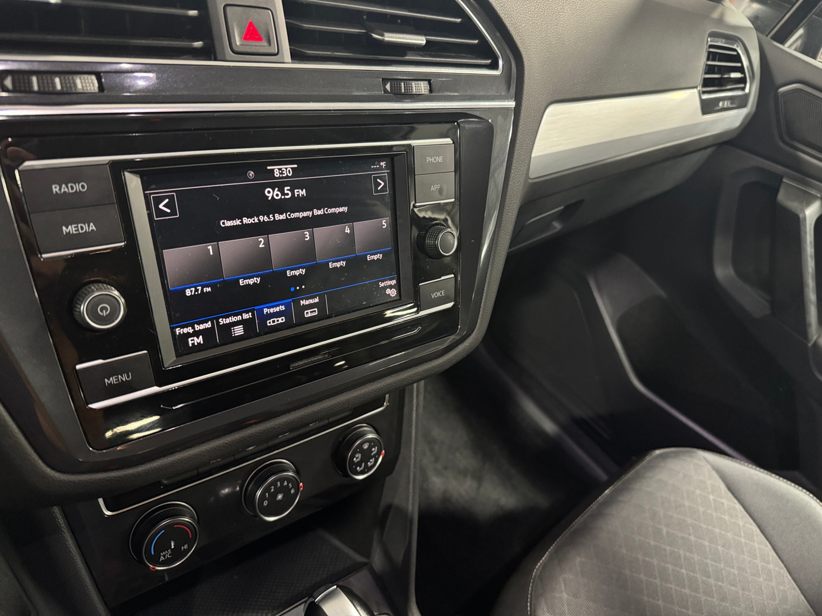 Thumbnail: 2021 Volkswagen Tiguan - 4