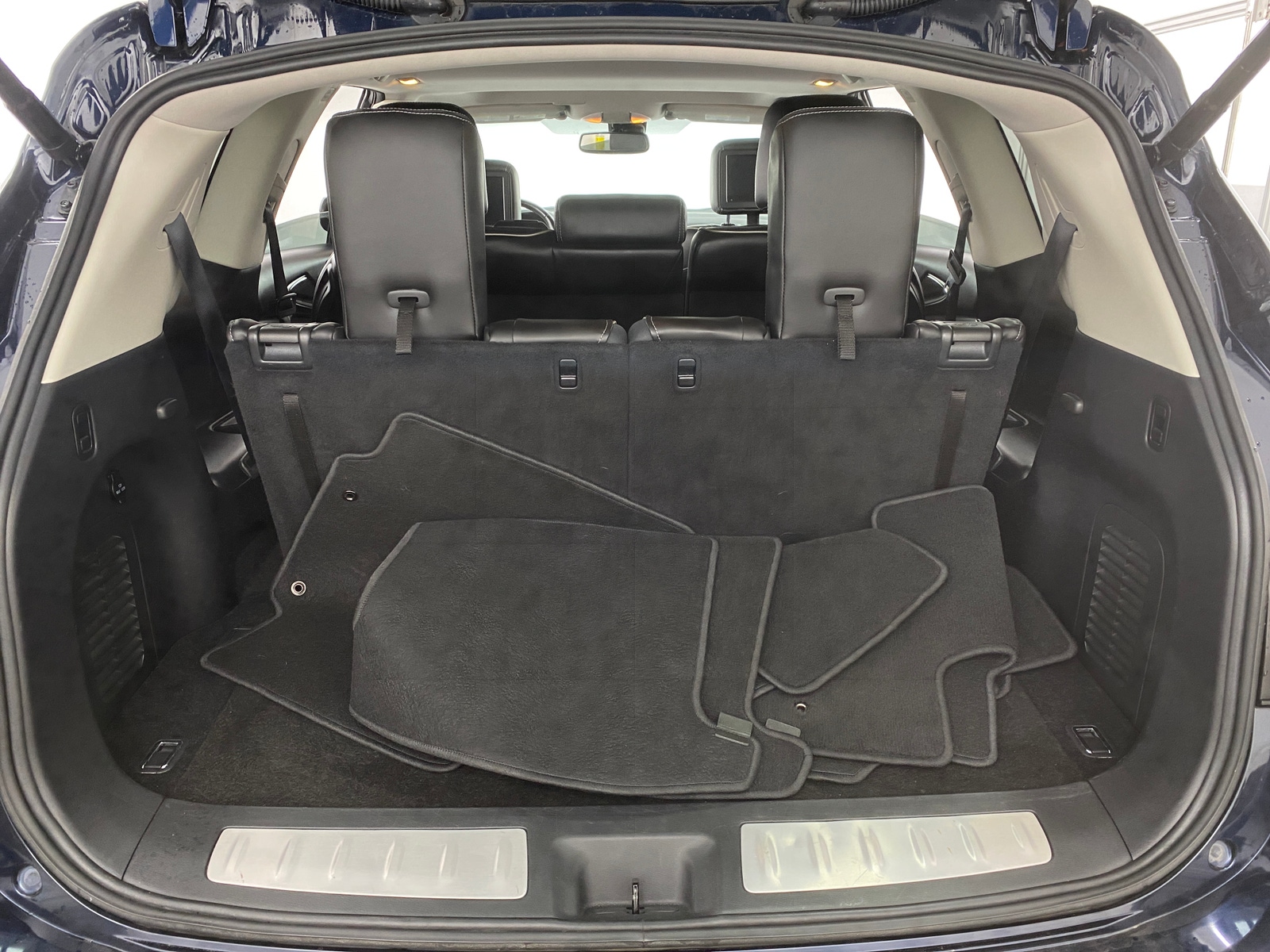 Thumbnail: 2017 INFINITI QX60 - 6