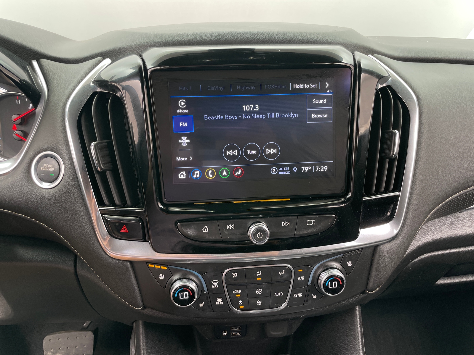 Thumbnail: 2023 Chevrolet Traverse - 3