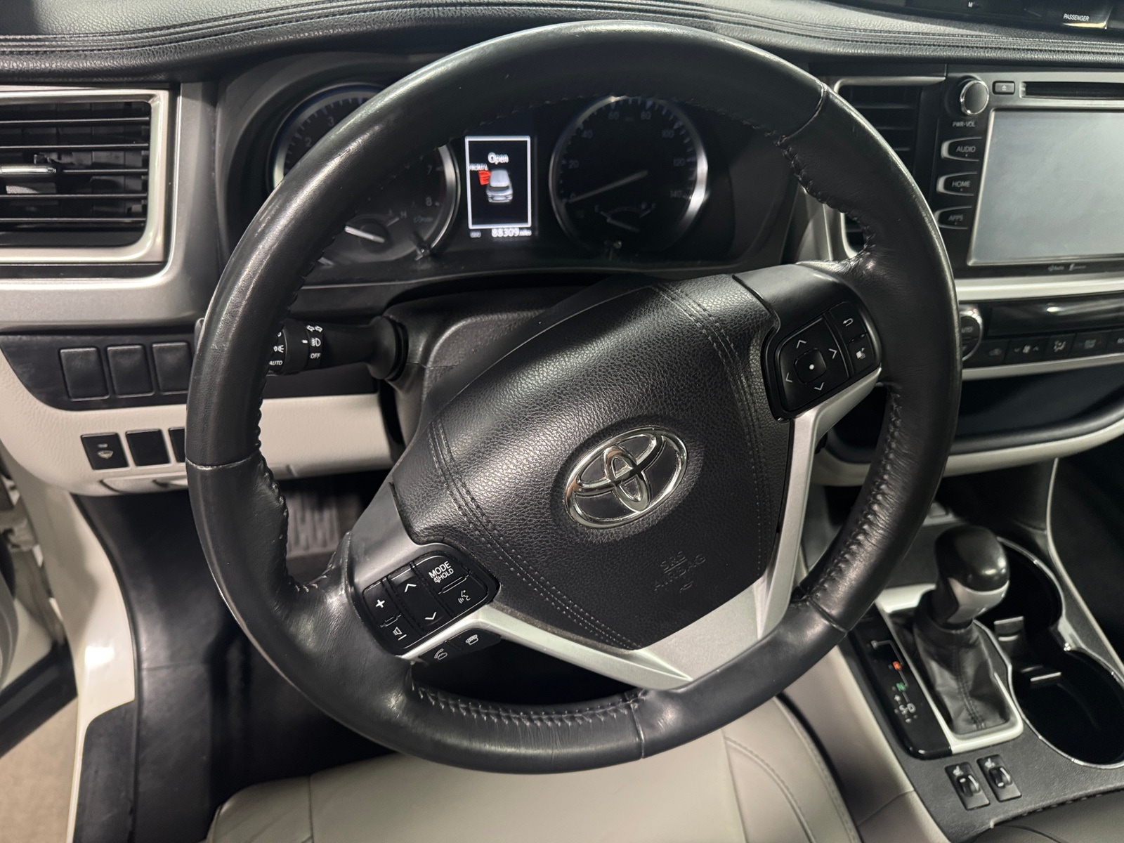 Thumbnail: 2015 Toyota Highlander - 4