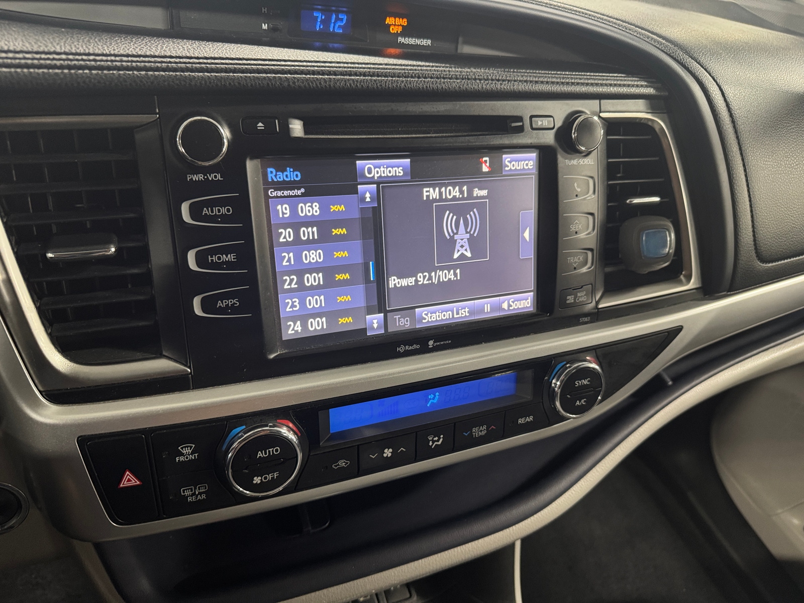 Thumbnail: 2015 Toyota Highlander - 3