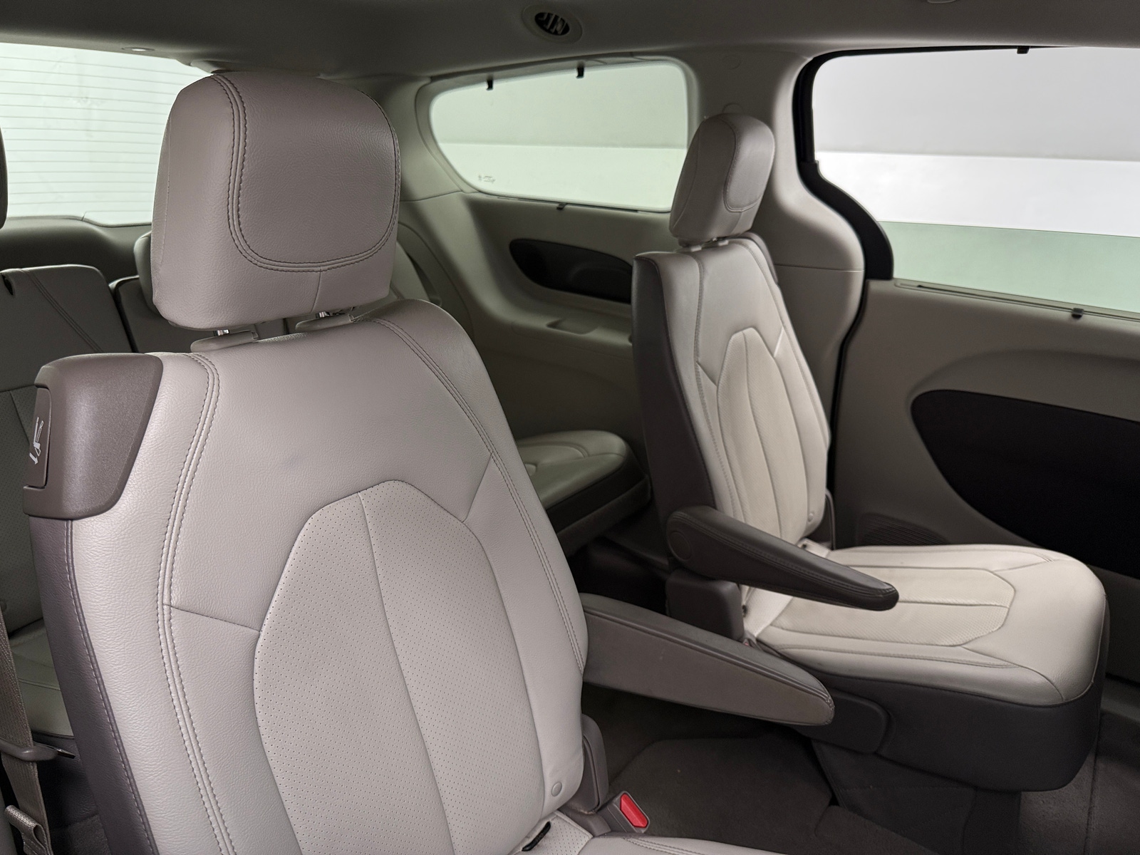 Thumbnail: 2018 Chrysler Pacifica - 5