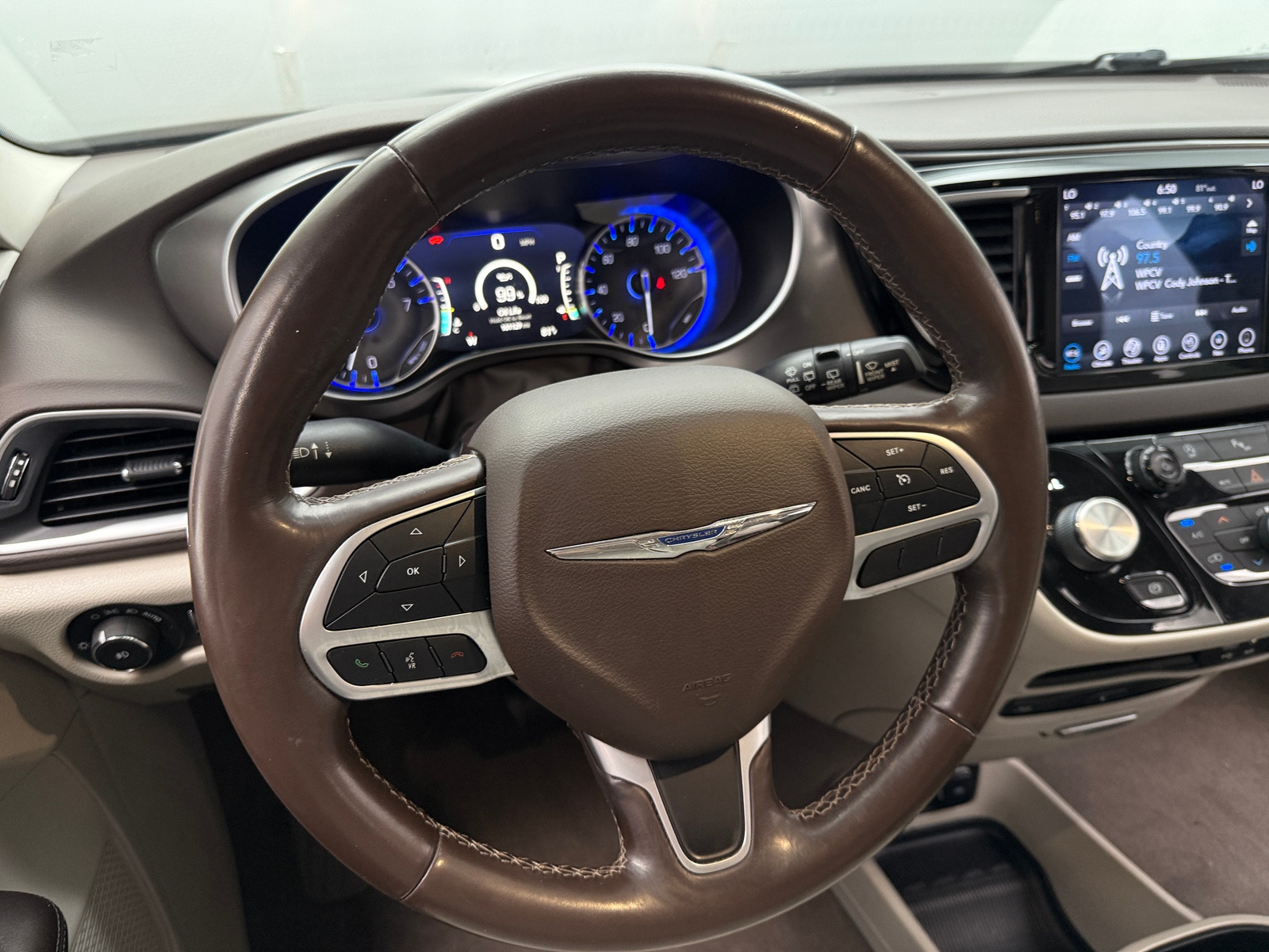 Thumbnail: 2018 Chrysler Pacifica - 4