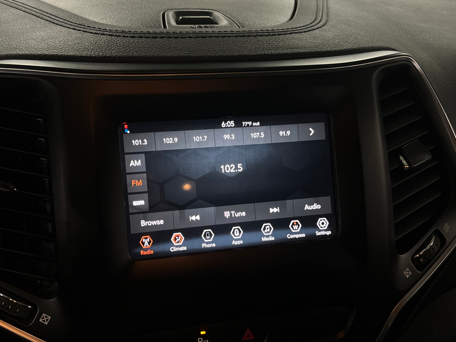 Thumbnail: 2020 Jeep Cherokee - 4