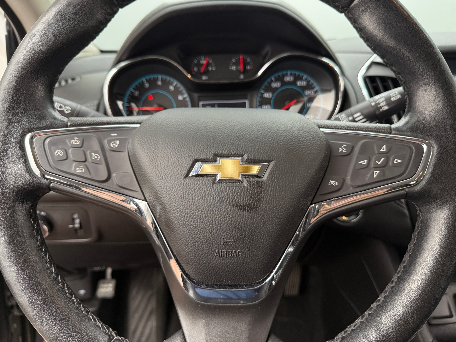 Thumbnail: 2017 Chevrolet Cruze - 4