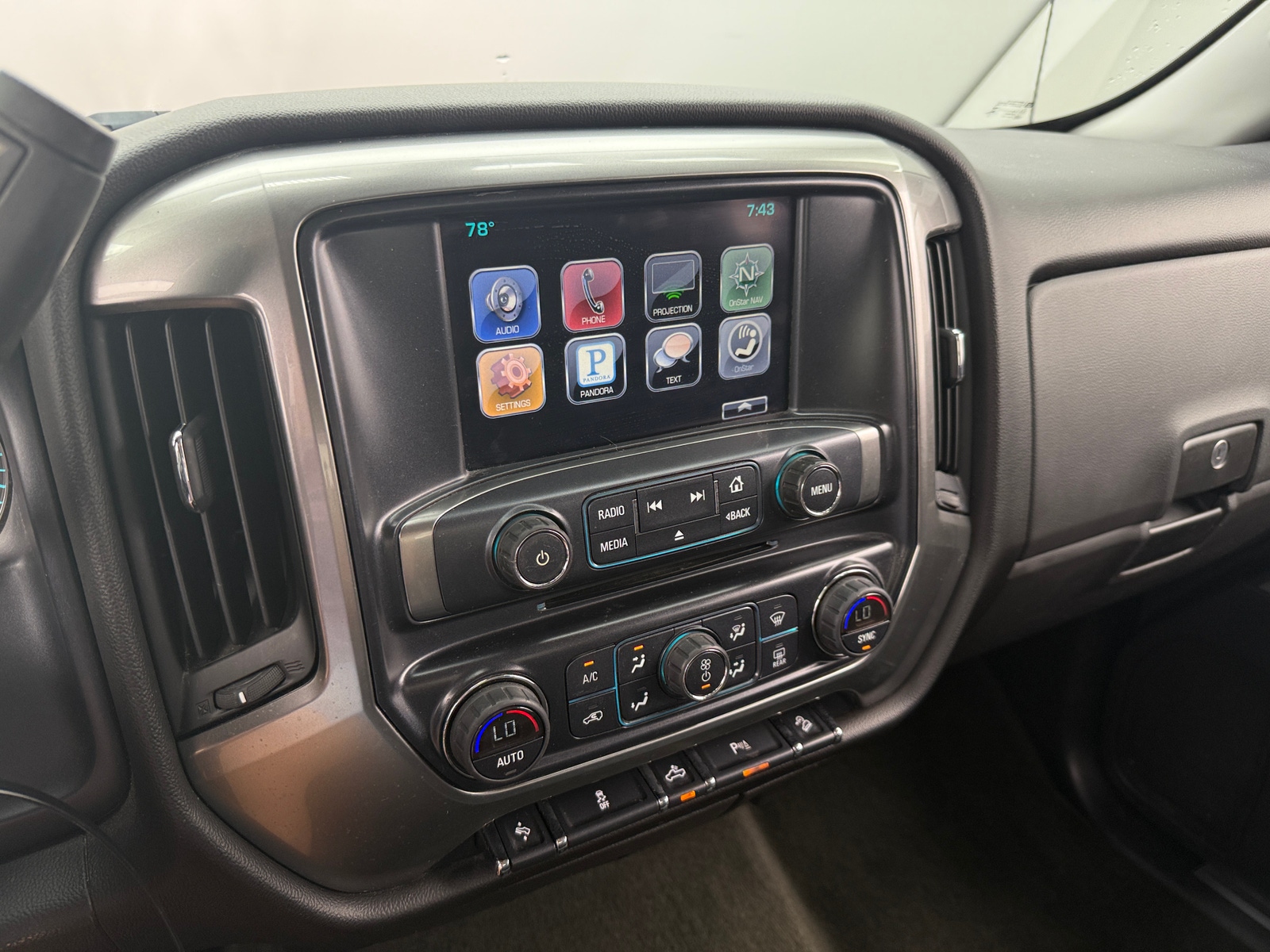 Thumbnail: 2016 Chevrolet Silverado 2500 - 4