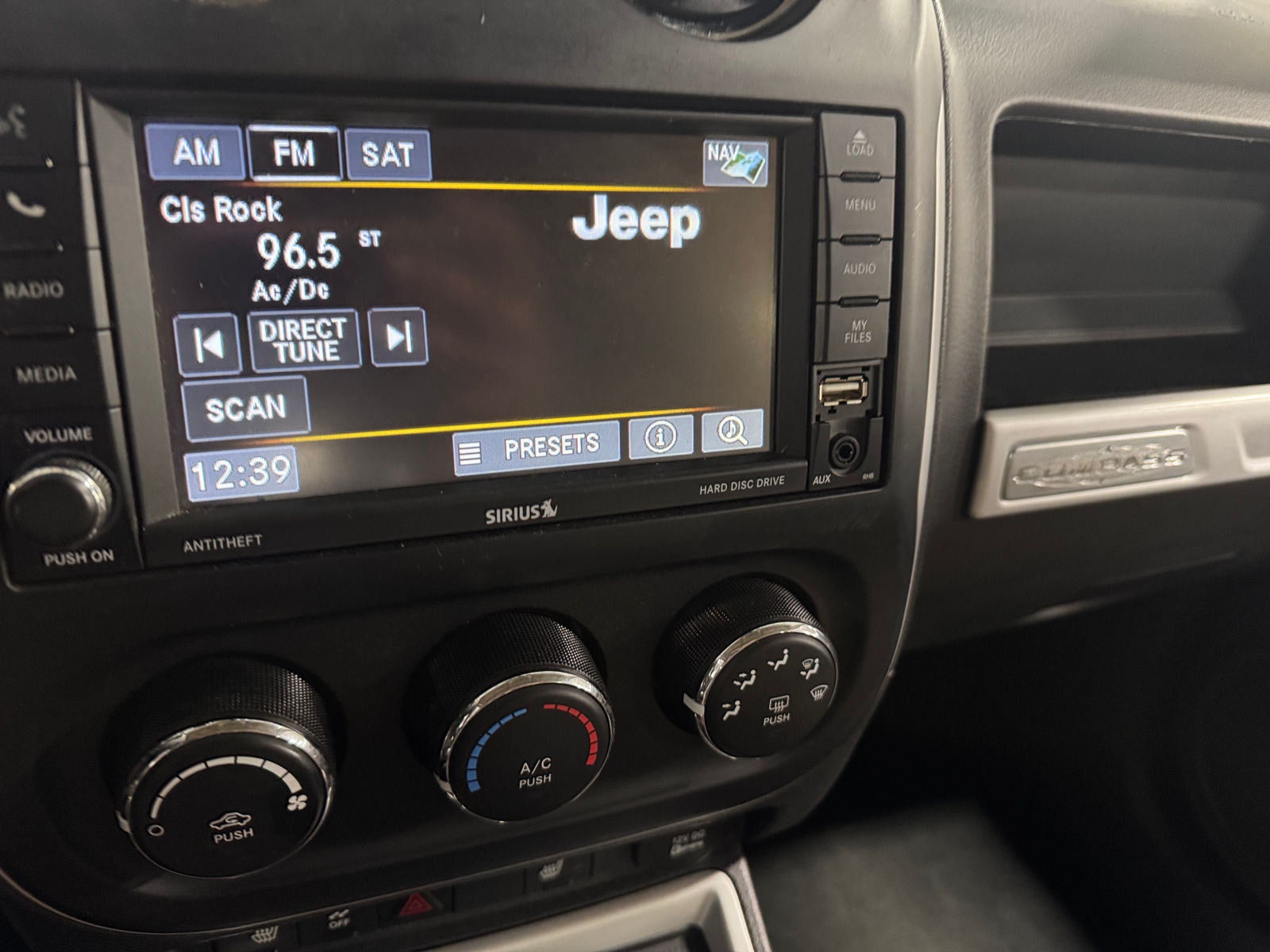 Thumbnail: 2016 Jeep Compass - 3