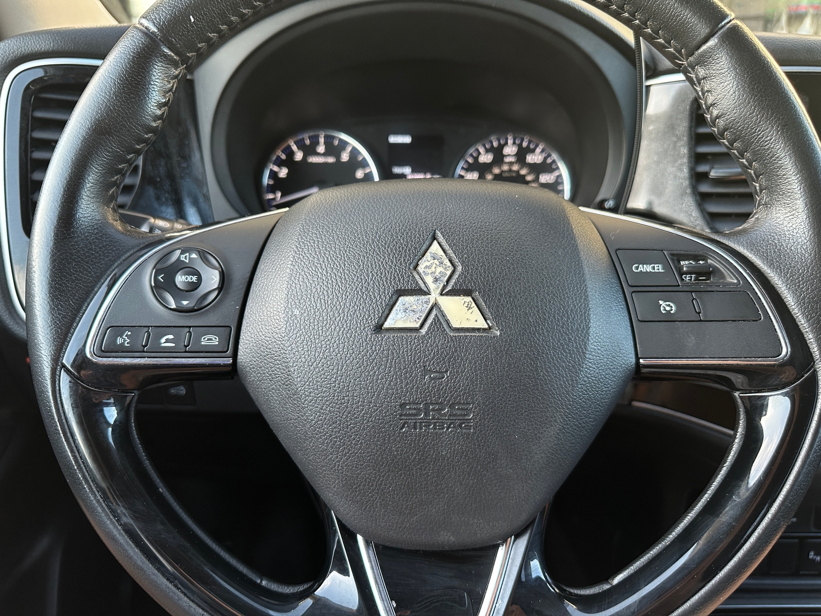 Thumbnail: 2020 Mitsubishi Outlander - 3