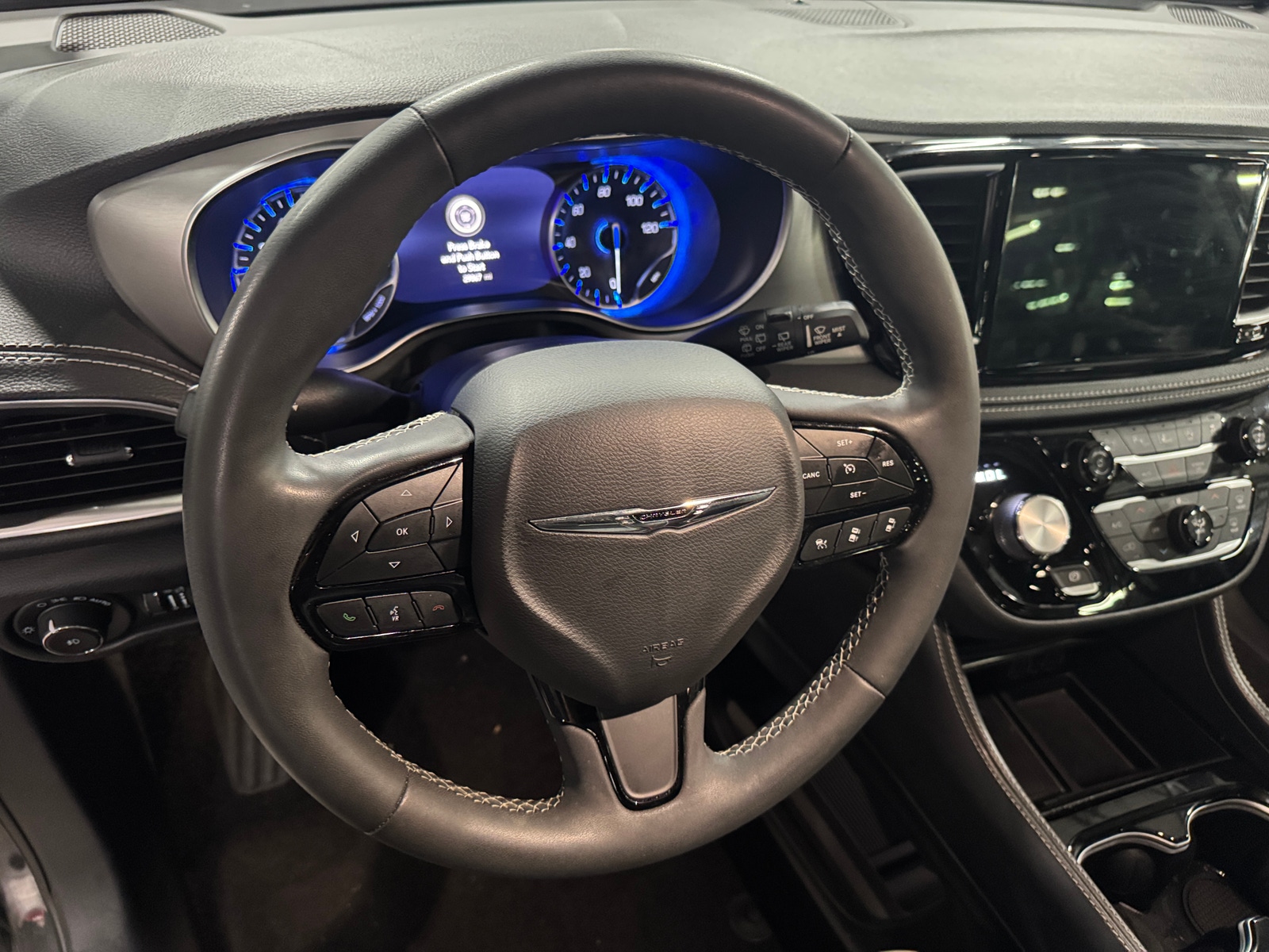 Thumbnail: 2022 Chrysler Pacifica - 4
