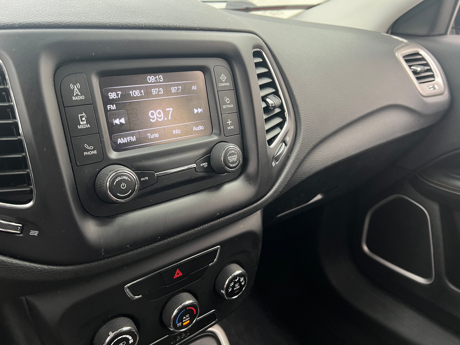 Thumbnail: 2018 Jeep Compass - 4