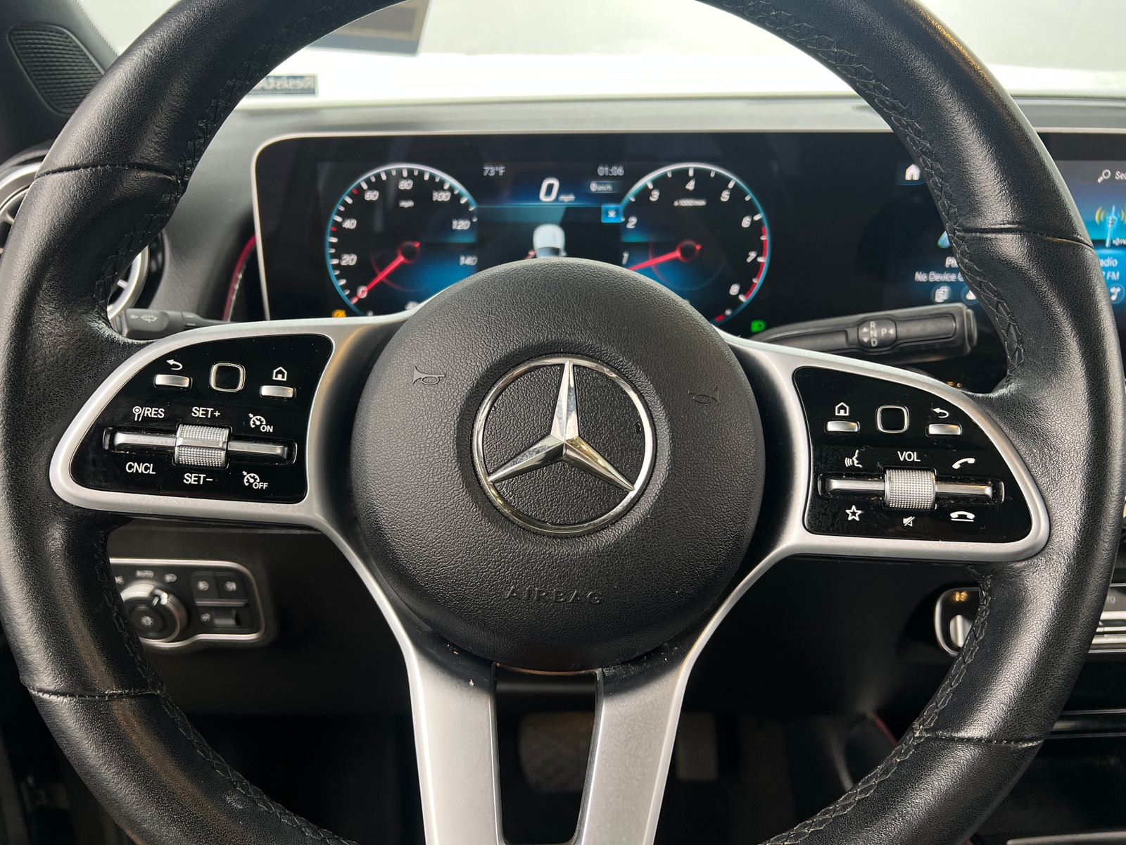 Thumbnail: 2020 Mercedes-Benz GLB - 4