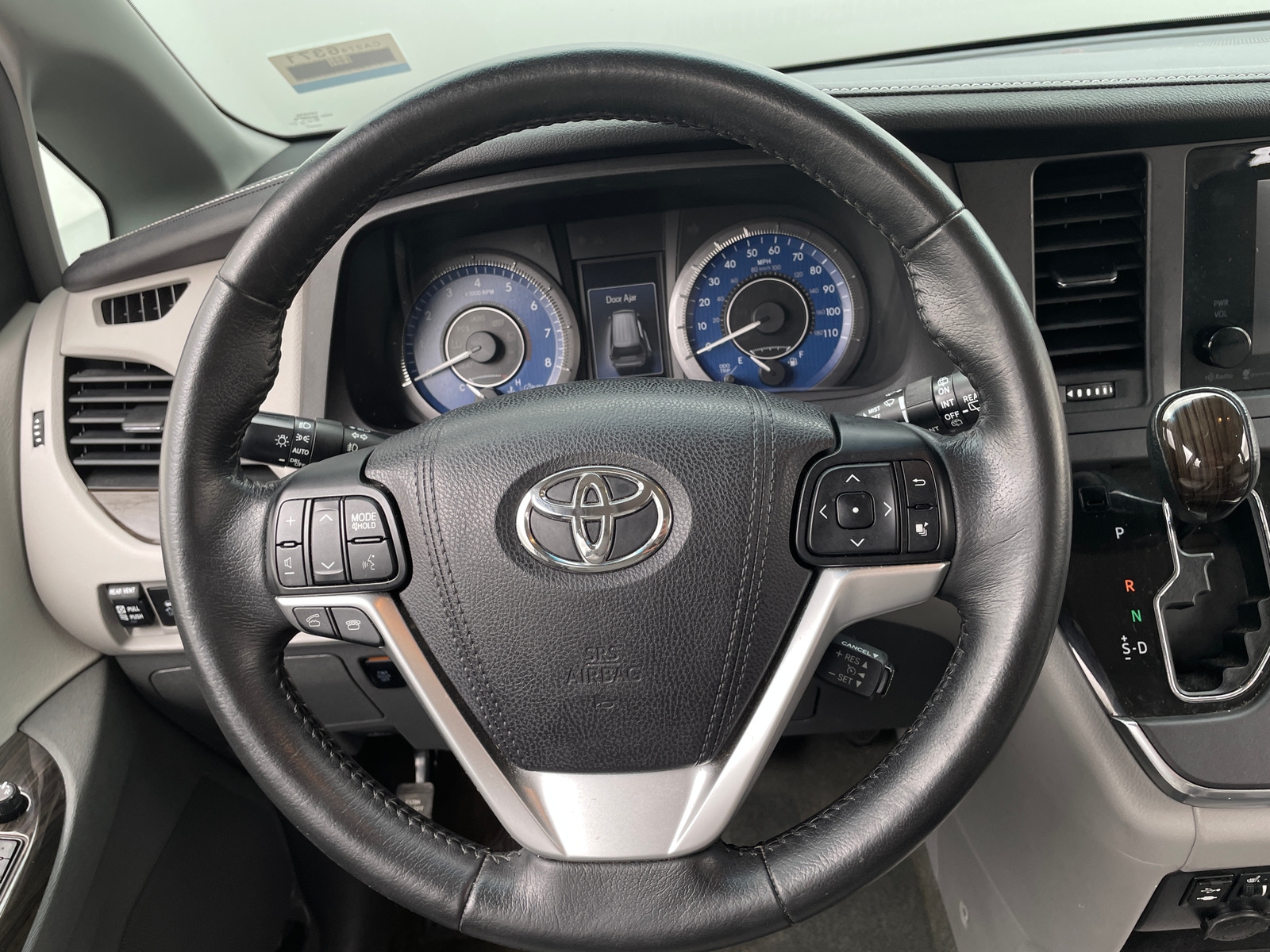 Thumbnail: 2015 Toyota Sienna - 4