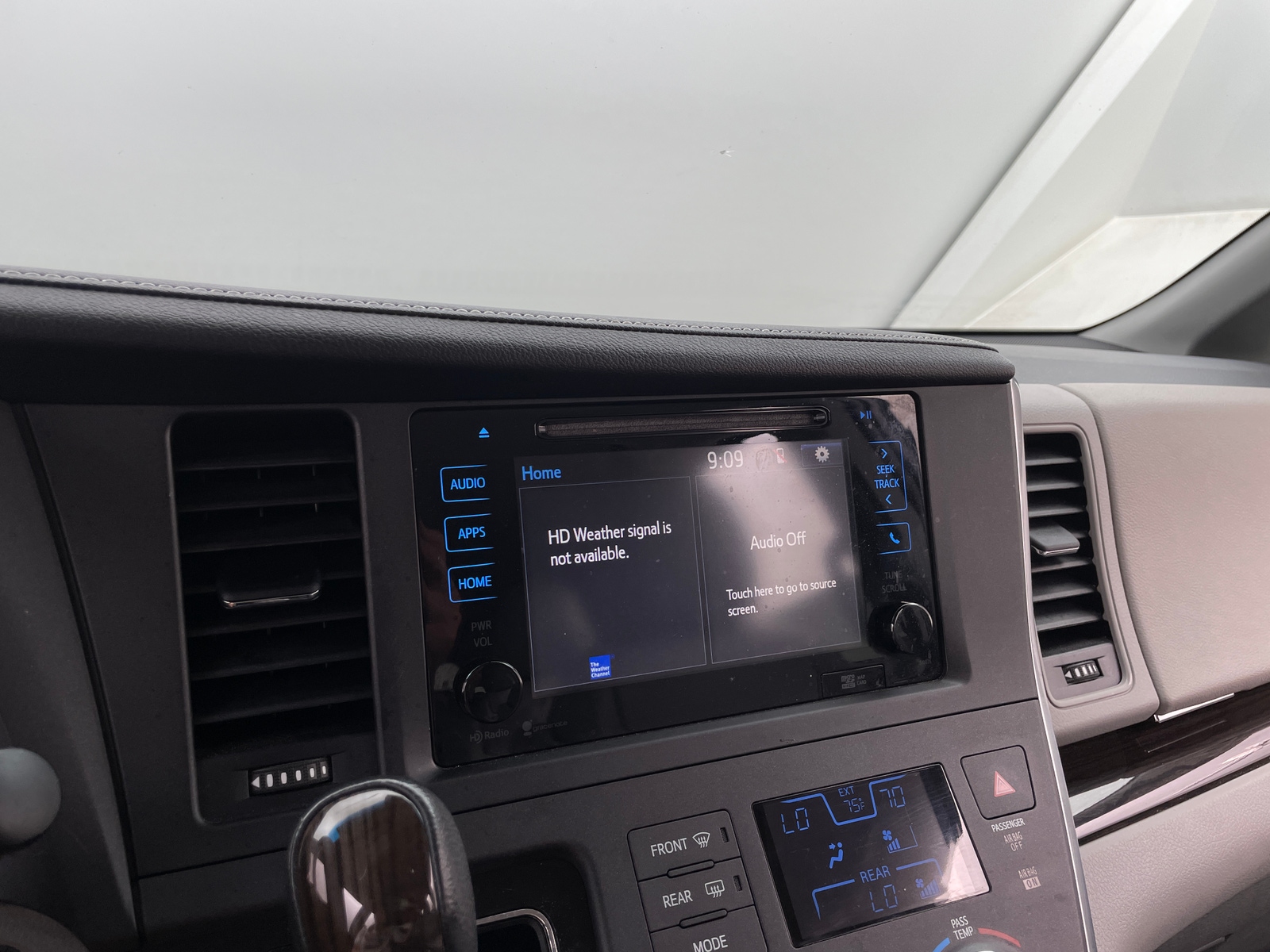 Thumbnail: 2015 Toyota Sienna - 3