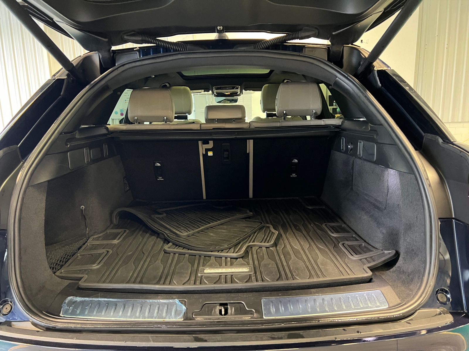 Thumbnail: 2021 Land Rover Range Rover Velar - 6