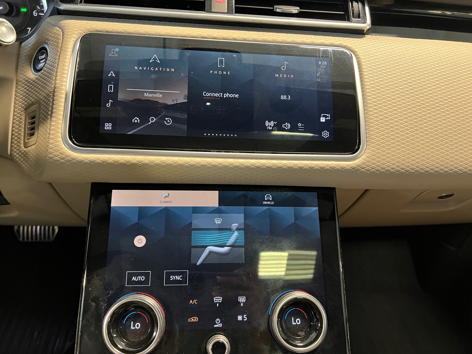 Thumbnail: 2021 Land Rover Range Rover Velar - 3
