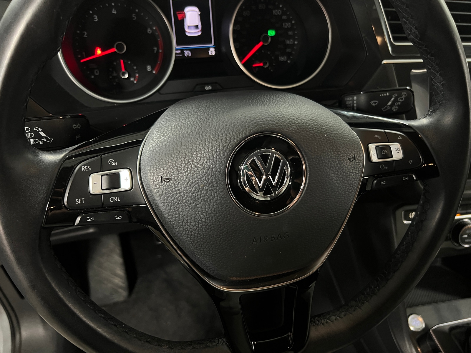 Thumbnail: 2018 Volkswagen Tiguan - 4