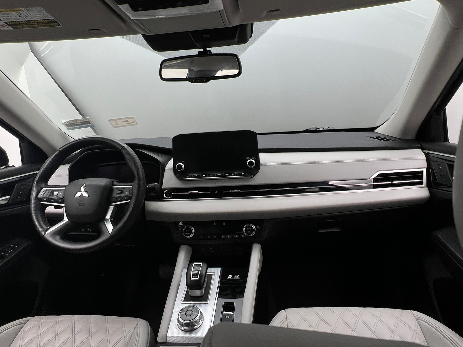 Thumbnail: 2023 Mitsubishi Outlander - 2