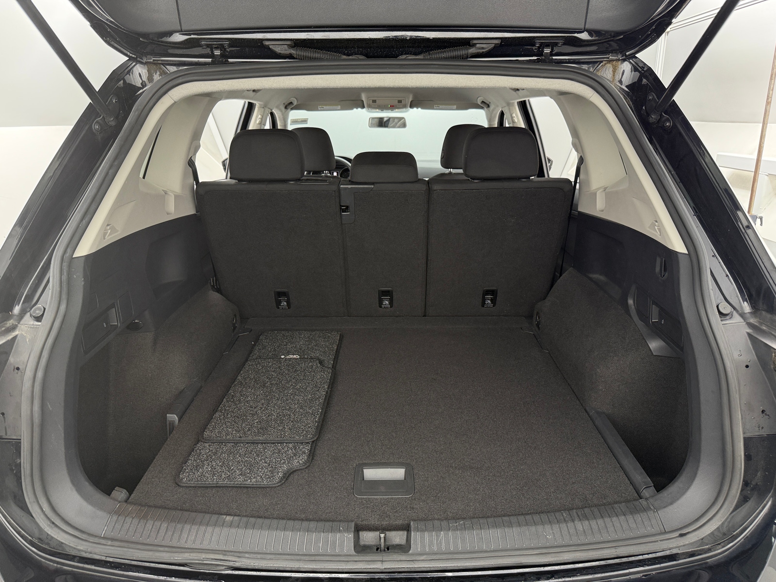 Thumbnail: 2021 Volkswagen Tiguan - 7