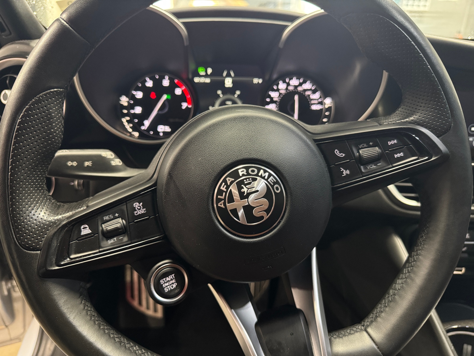 Thumbnail: 2022 Alfa Romeo Giulia - 4