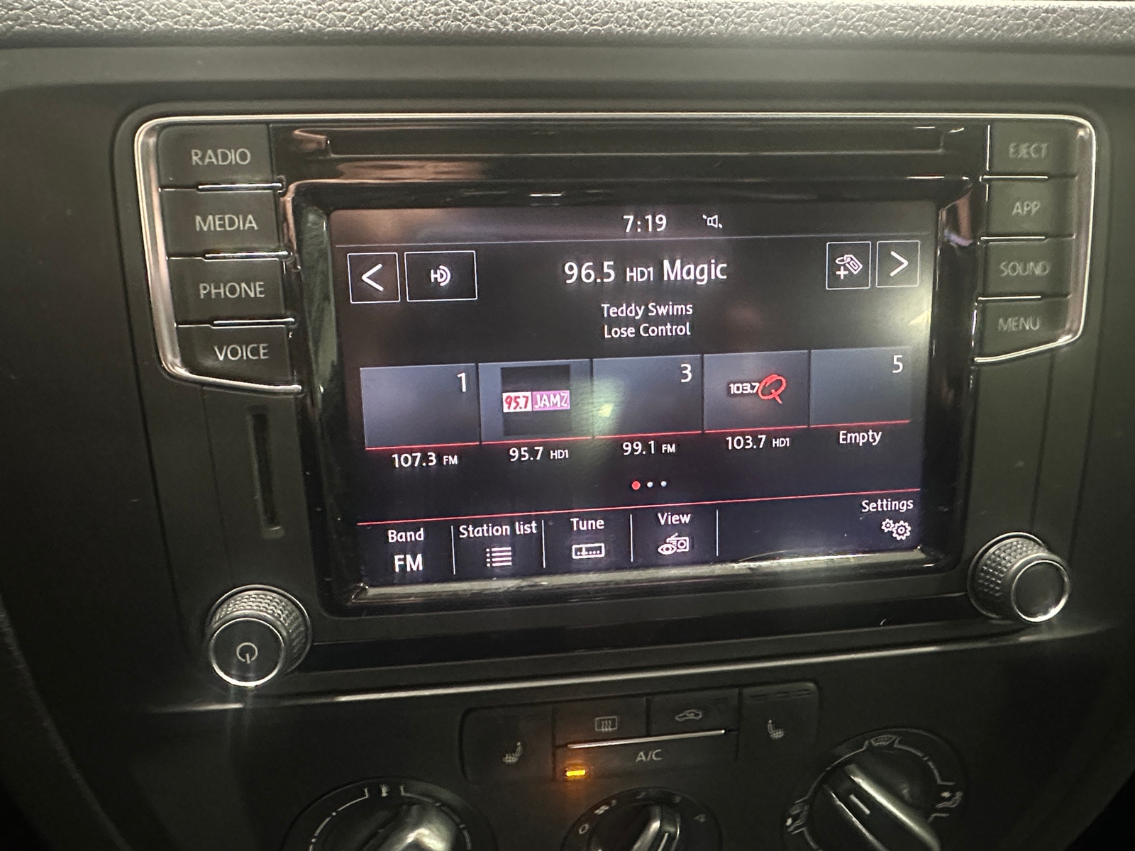 Thumbnail: 2018 Volkswagen Jetta - 3