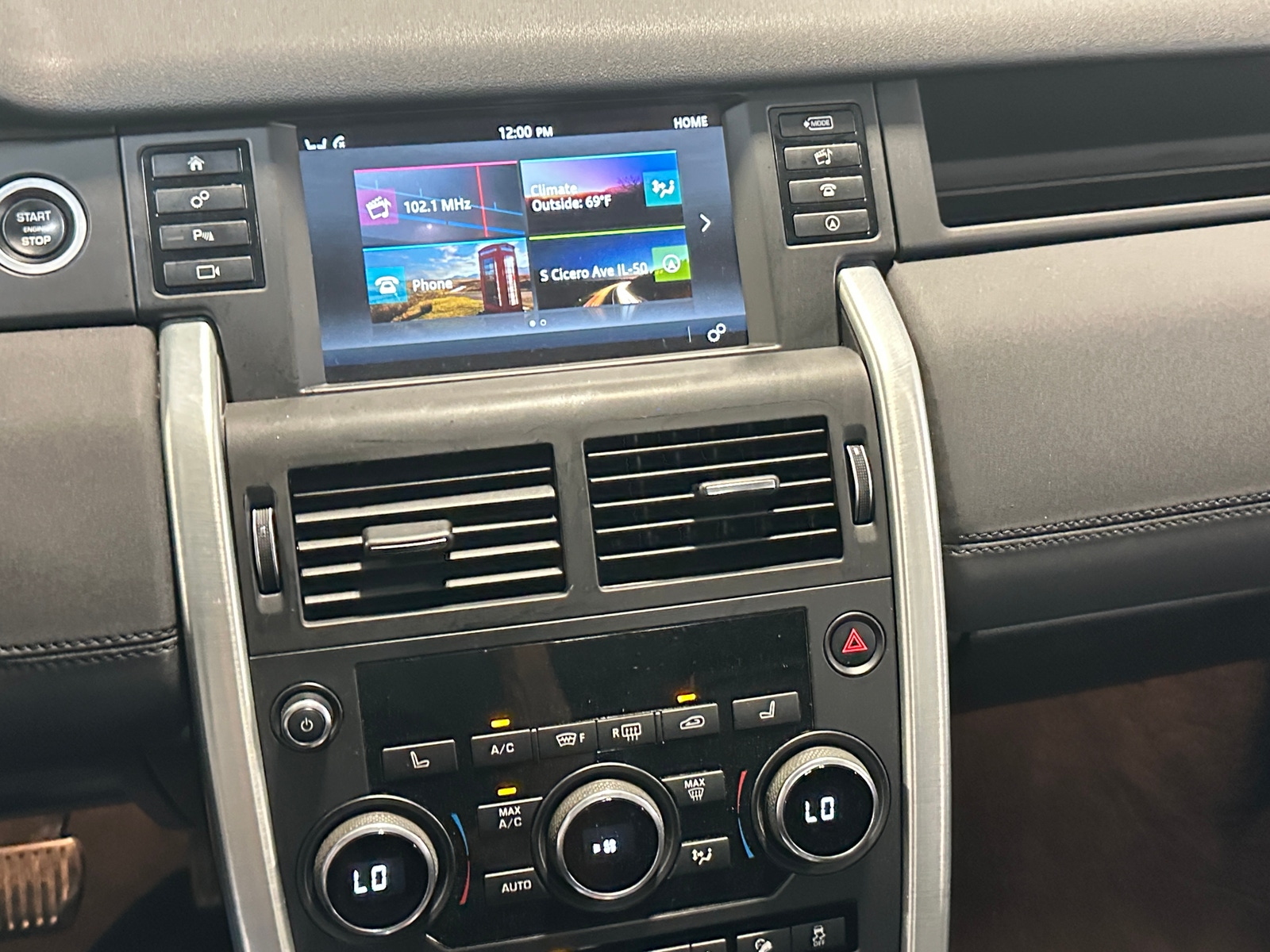 Thumbnail: 2019 Land Rover Discovery Sport - 3