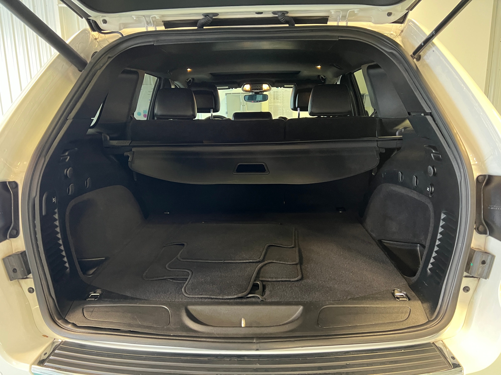 Thumbnail: 2020 Jeep Grand Cherokee - 6