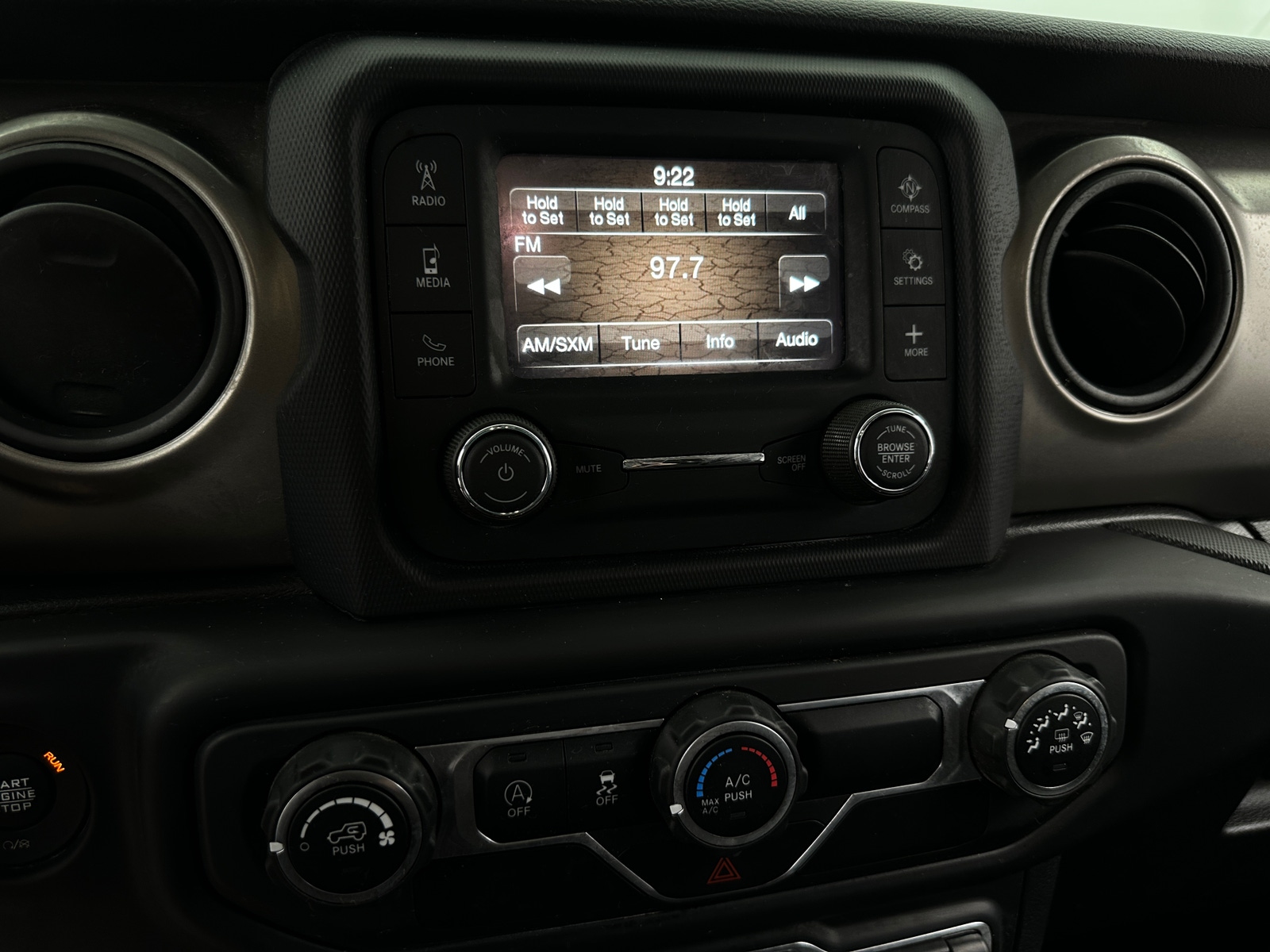 Thumbnail: 2021 Jeep Gladiator - 4