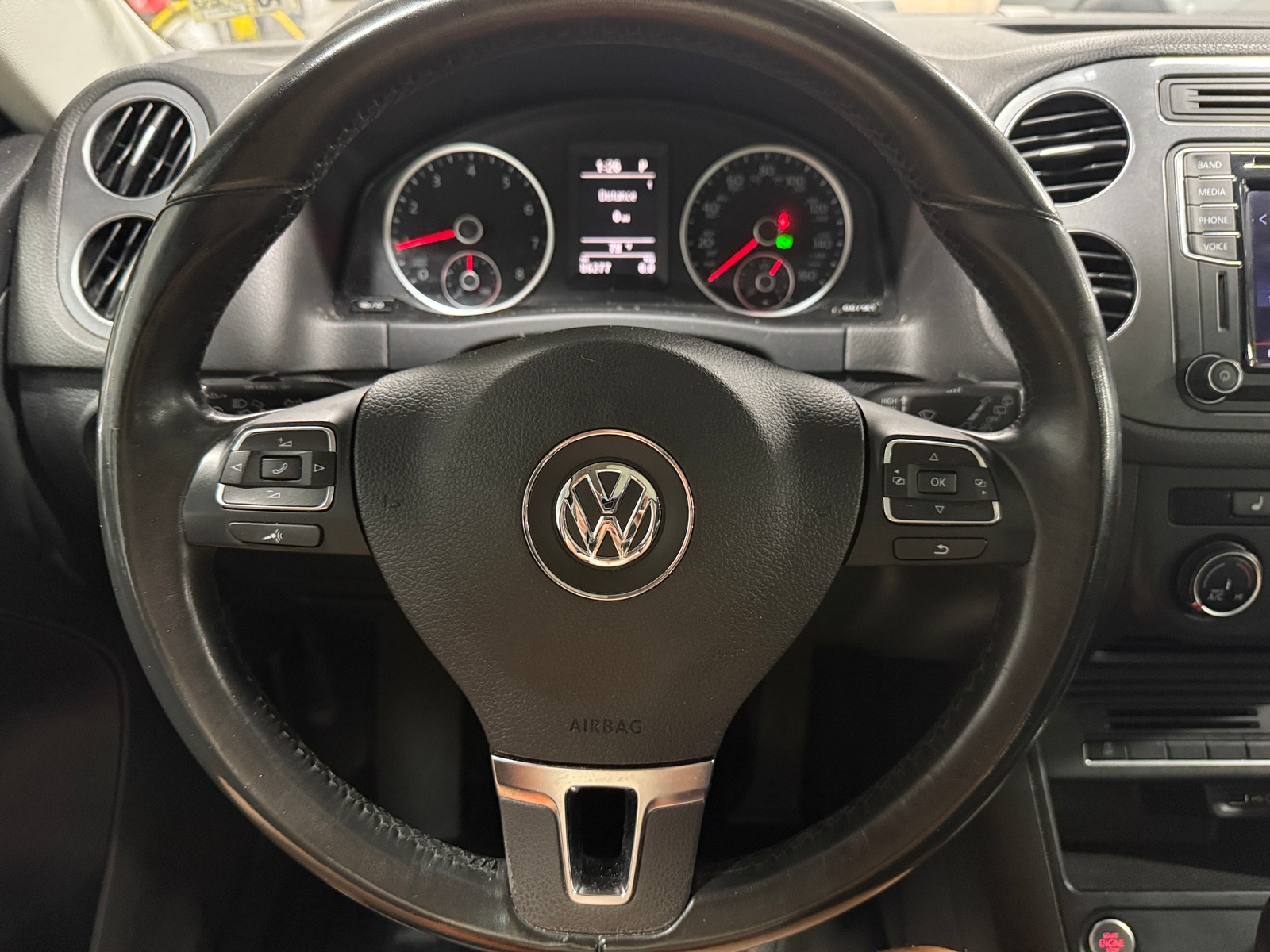 Thumbnail: 2017 Volkswagen Tiguan - 4