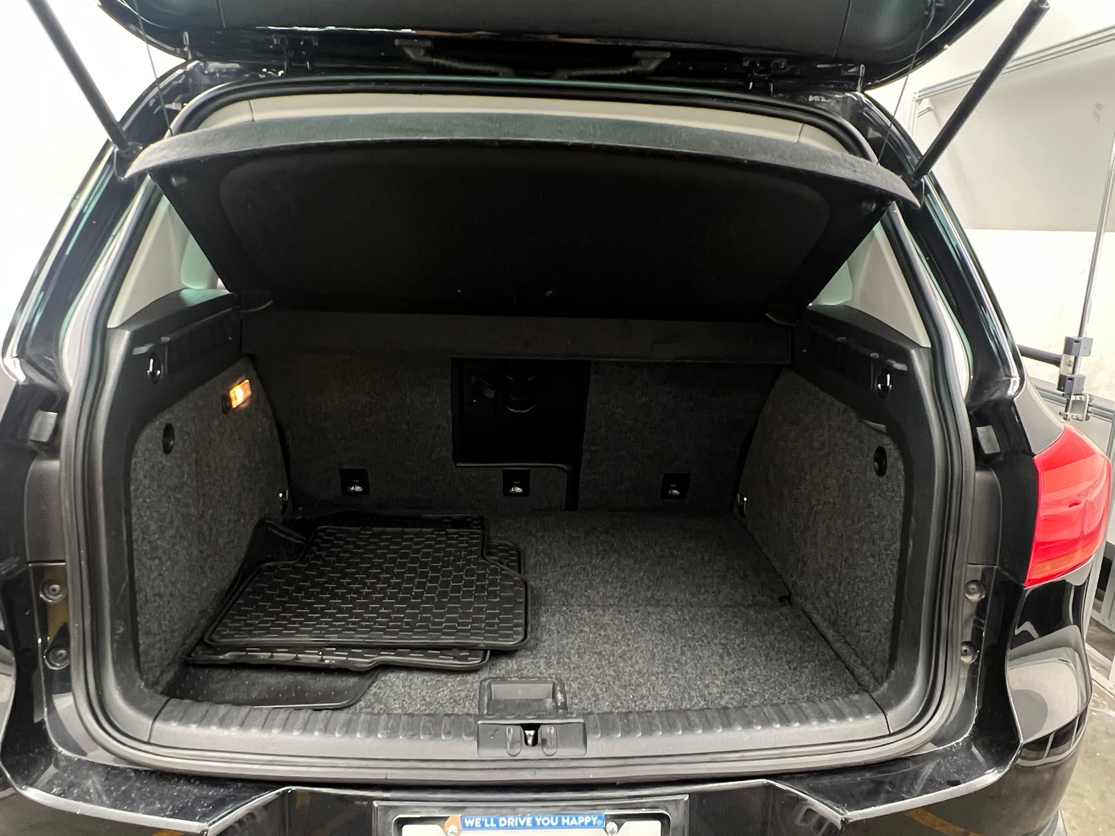 Thumbnail: 2017 Volkswagen Tiguan - 6