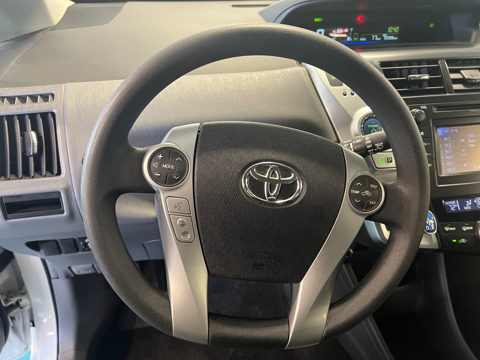 Thumbnail: 2012 Toyota Prius v - 5