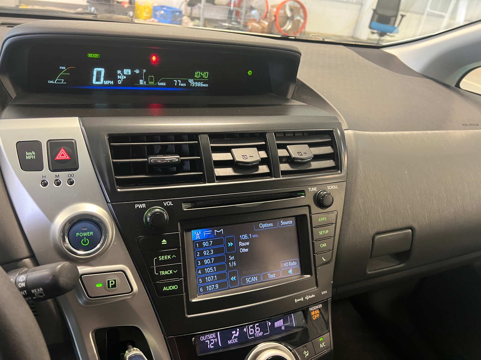Thumbnail: 2012 Toyota Prius v - 4