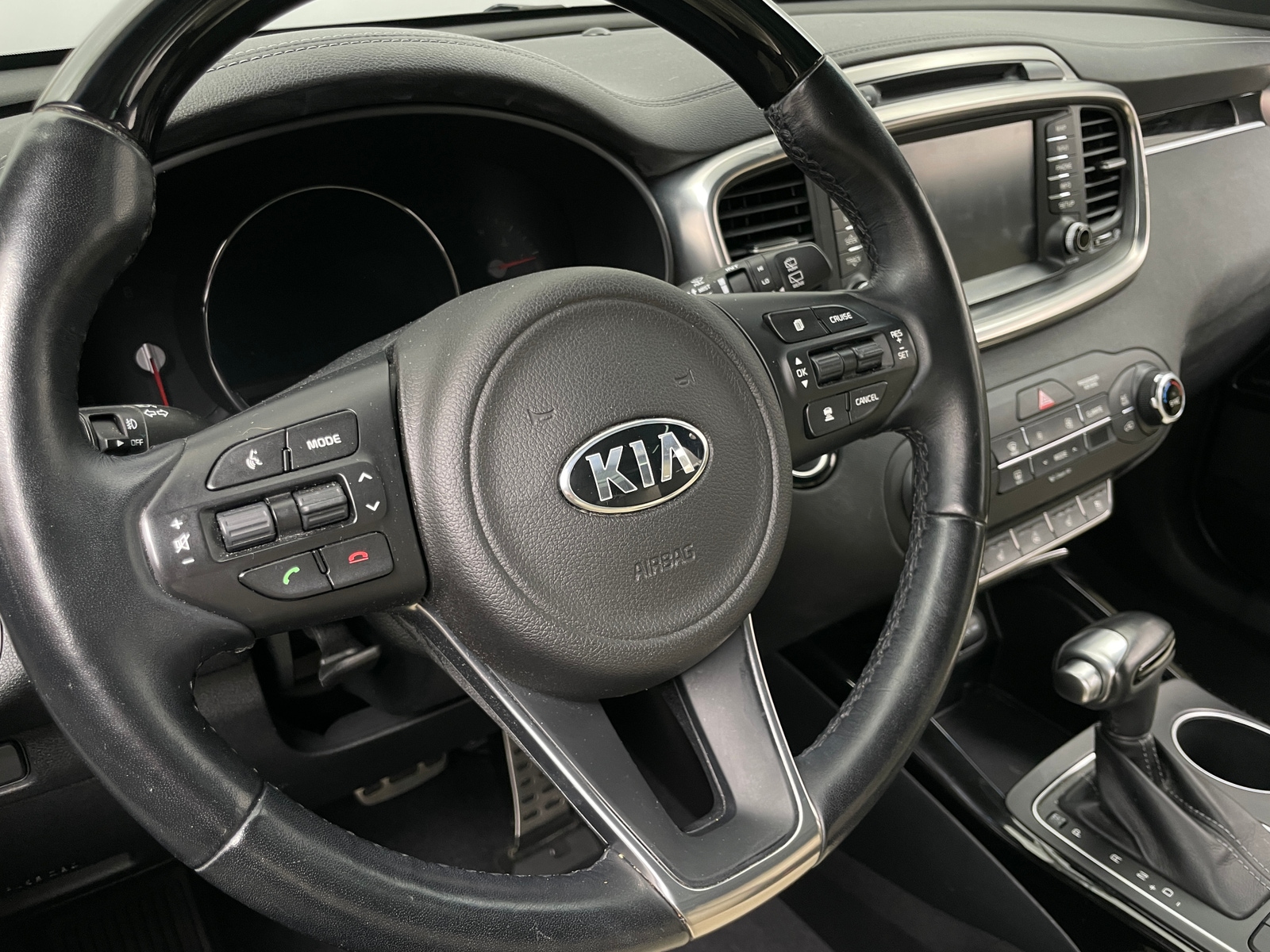 Thumbnail: 2017 Kia Sorento - 4