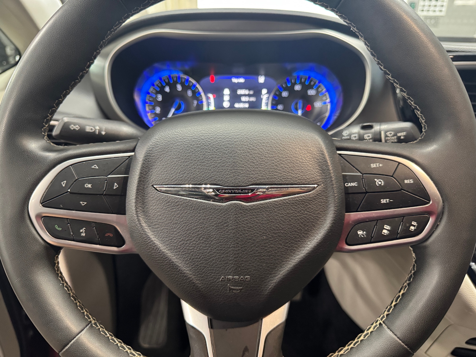Thumbnail: 2022 Chrysler Pacifica - 4