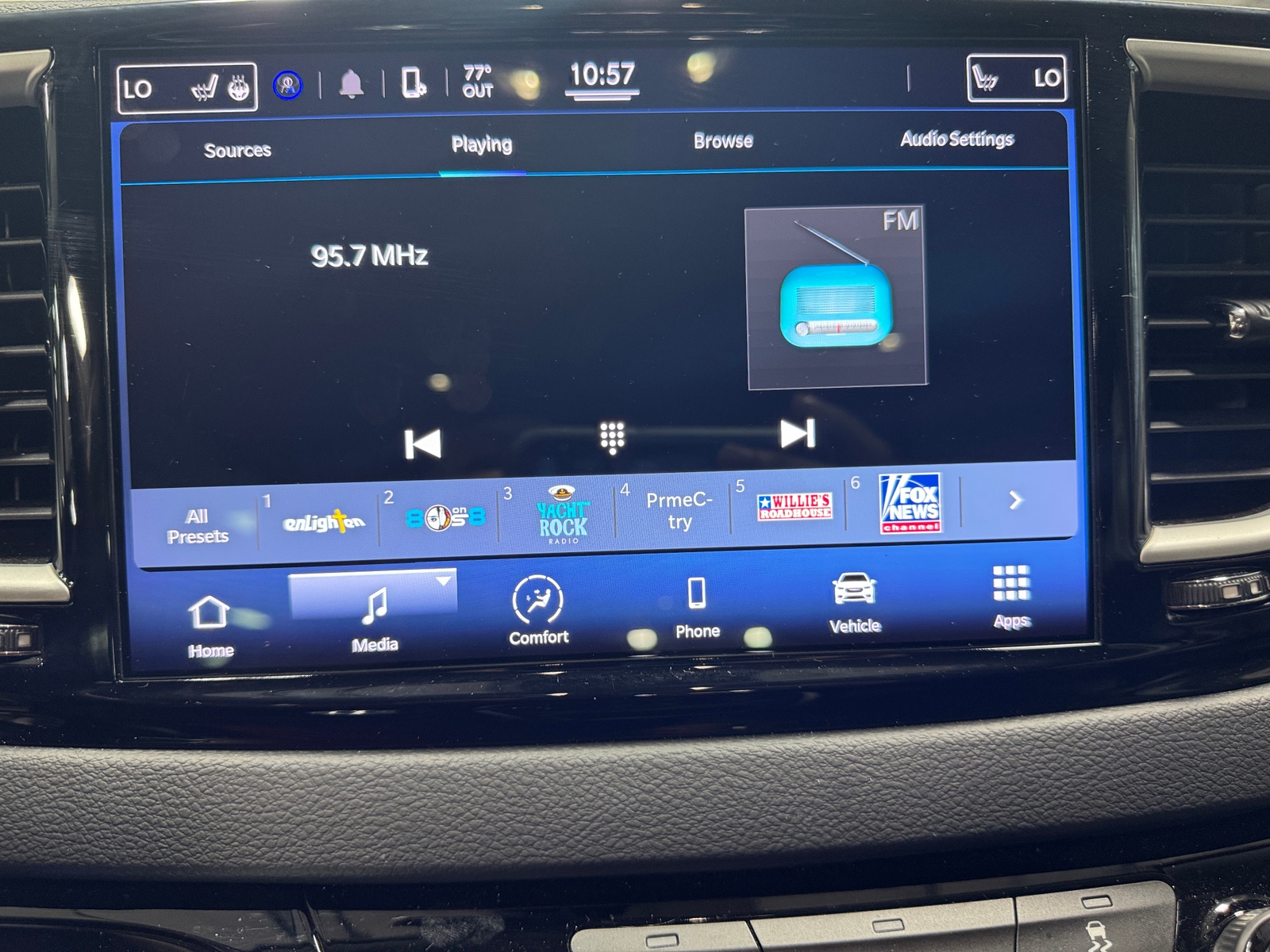 Thumbnail: 2022 Chrysler Pacifica - 3