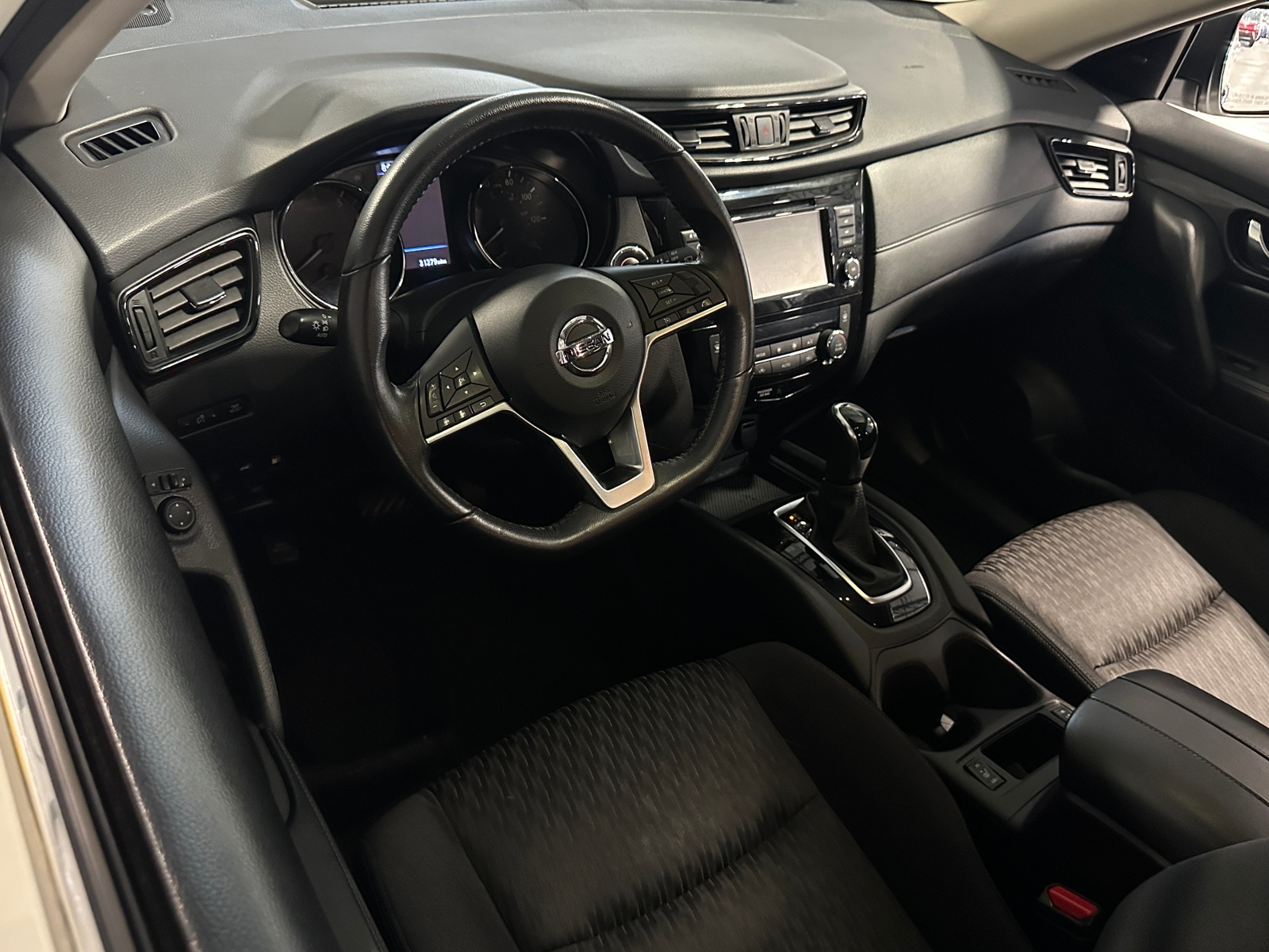 Thumbnail: 2019 Nissan Rogue - 3