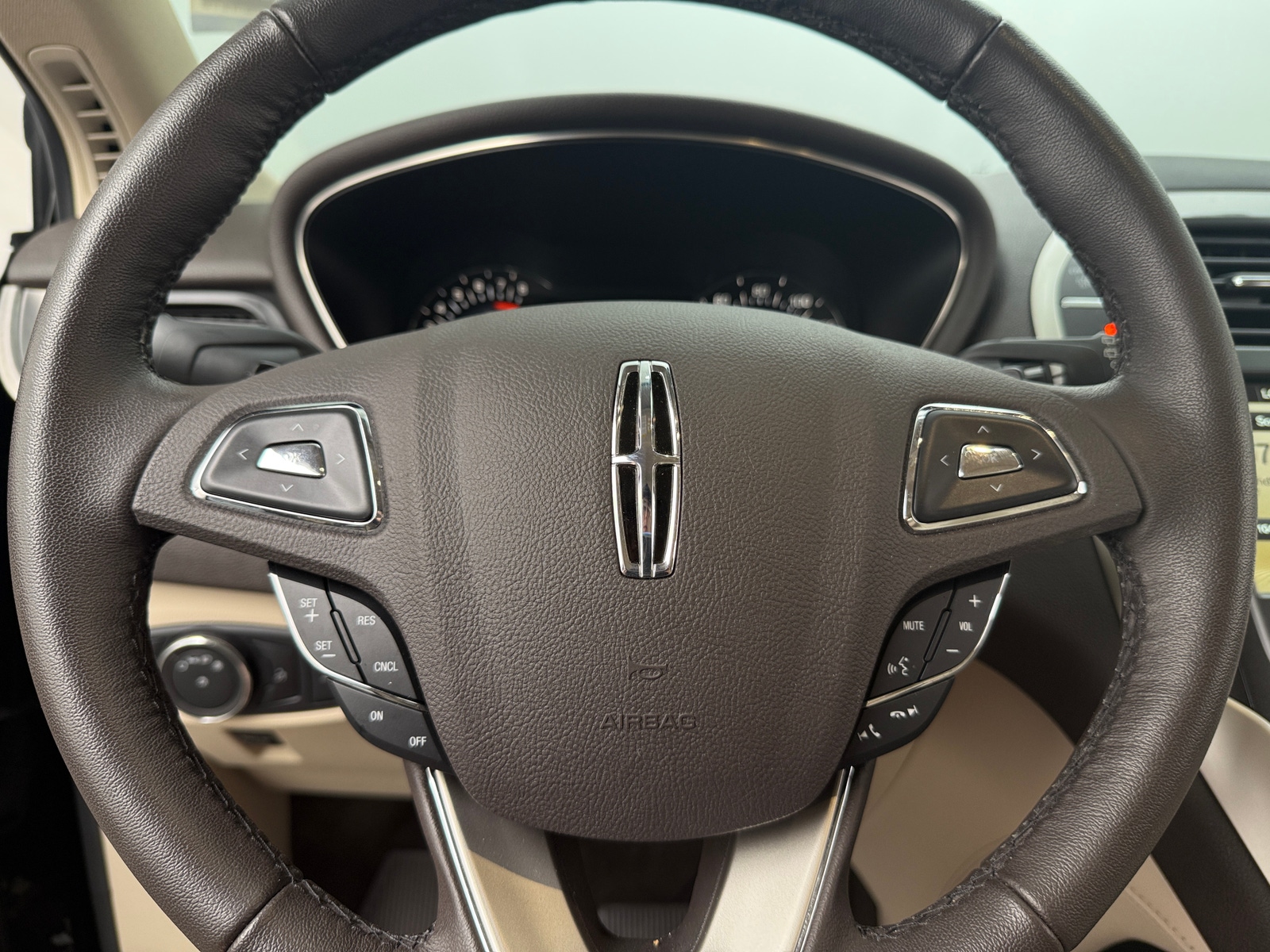 Thumbnail: 2017 Lincoln MKC - 4