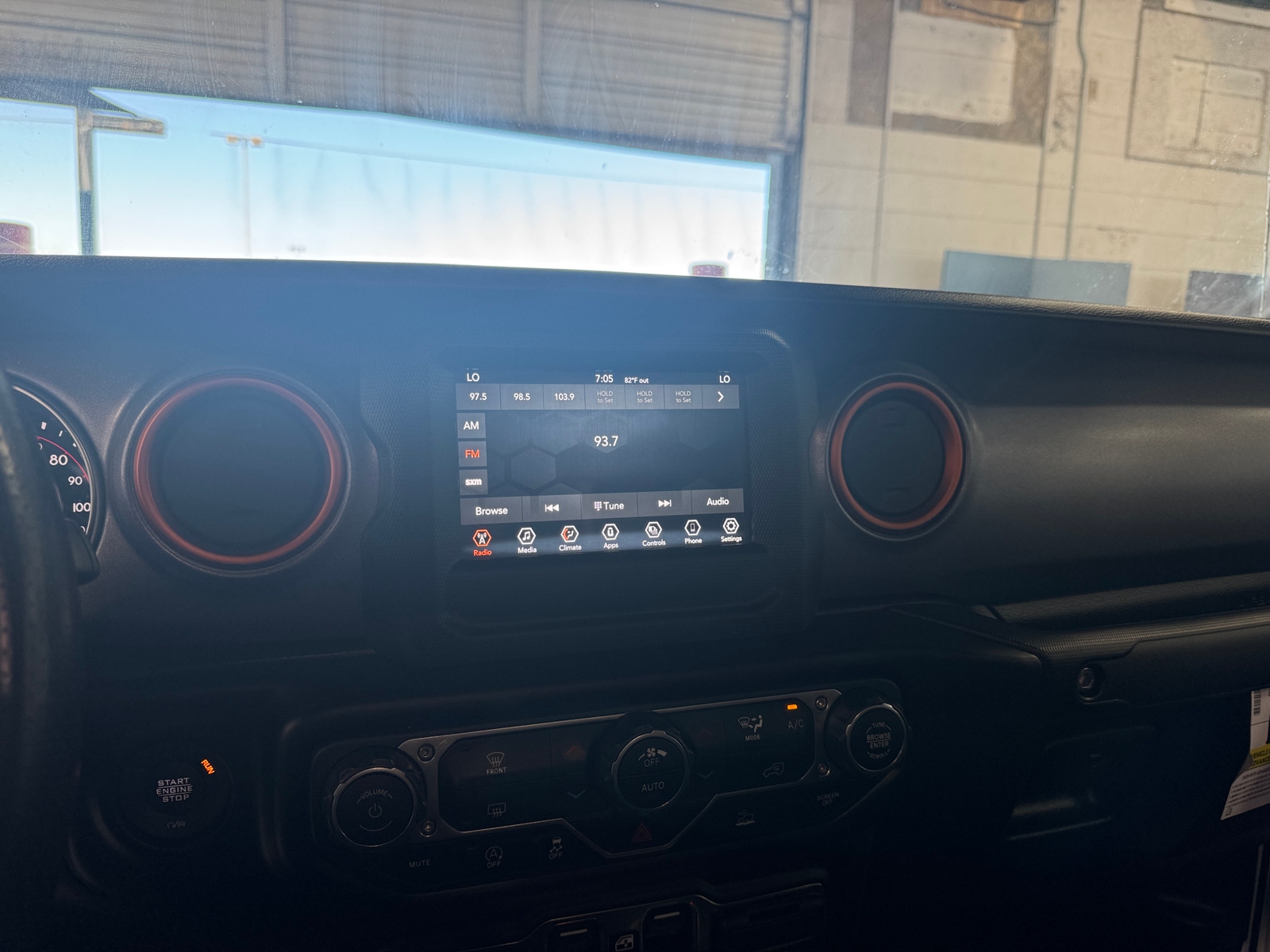 Thumbnail: 2021 Jeep Gladiator - 4