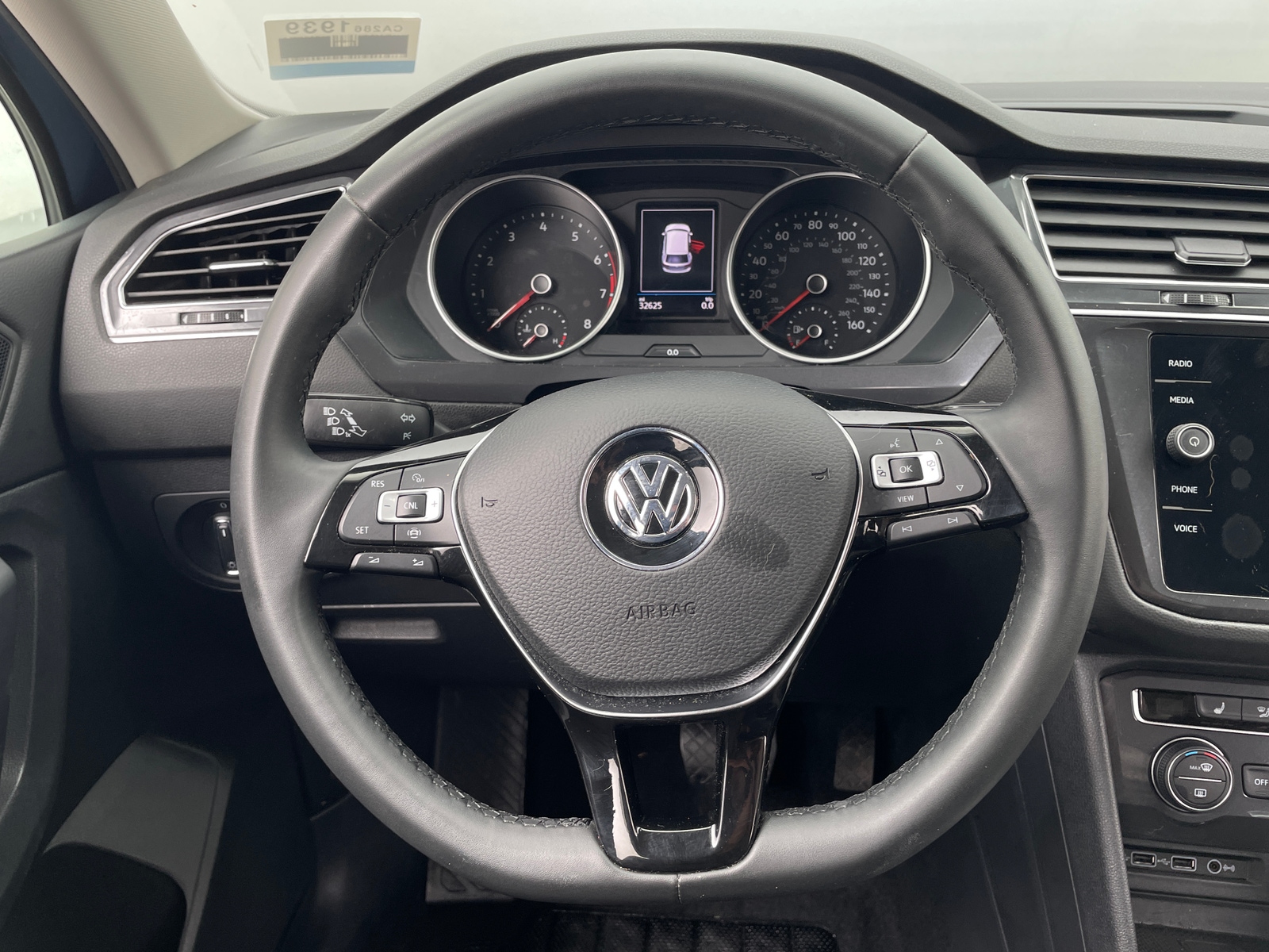 Thumbnail: 2020 Volkswagen Tiguan - 4