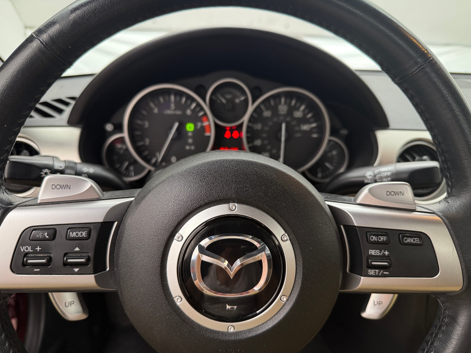 Thumbnail: 2010 Mazda MX-5 Miata - 4