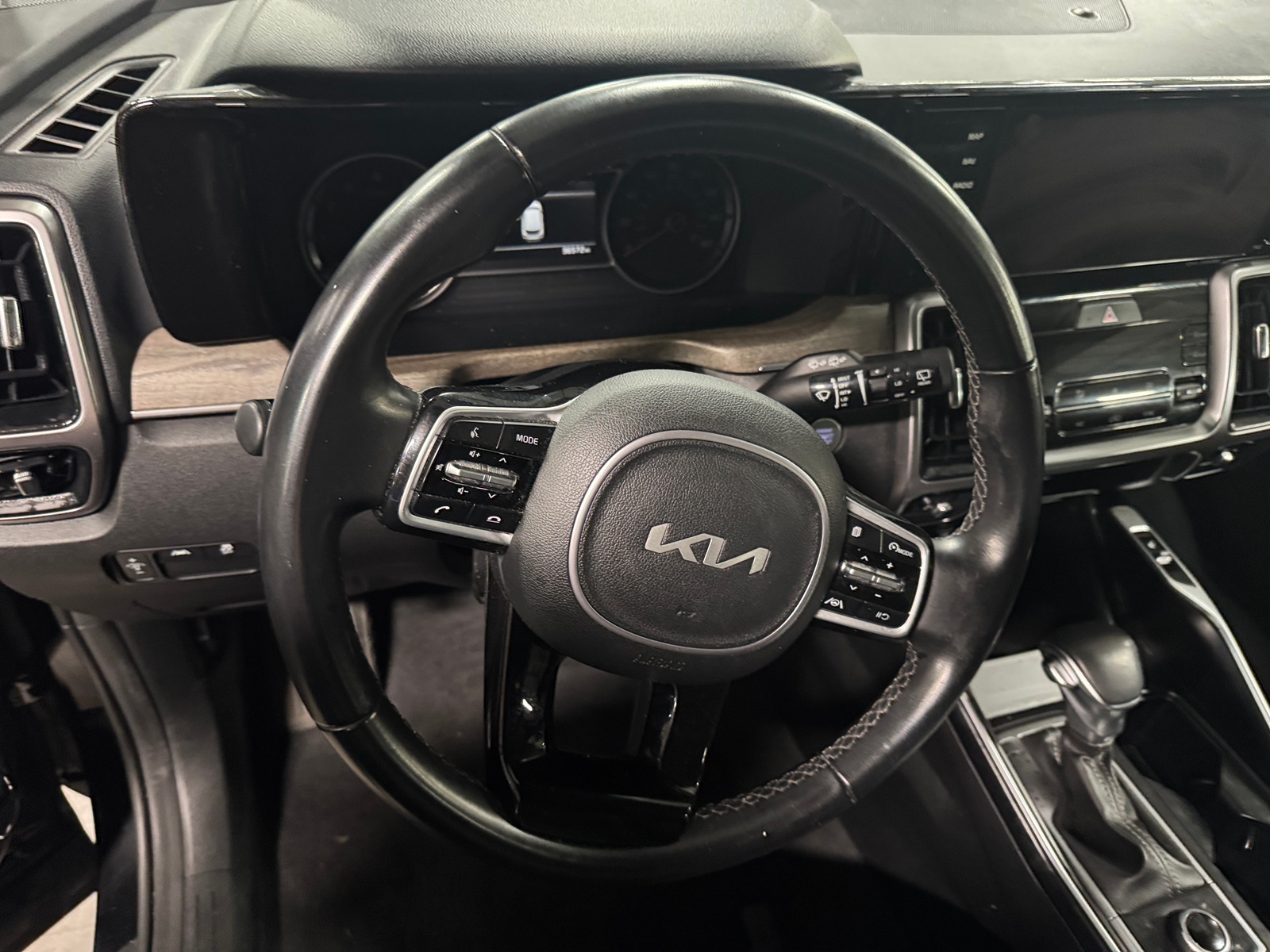 Thumbnail: 2023 Kia Sorento - 4