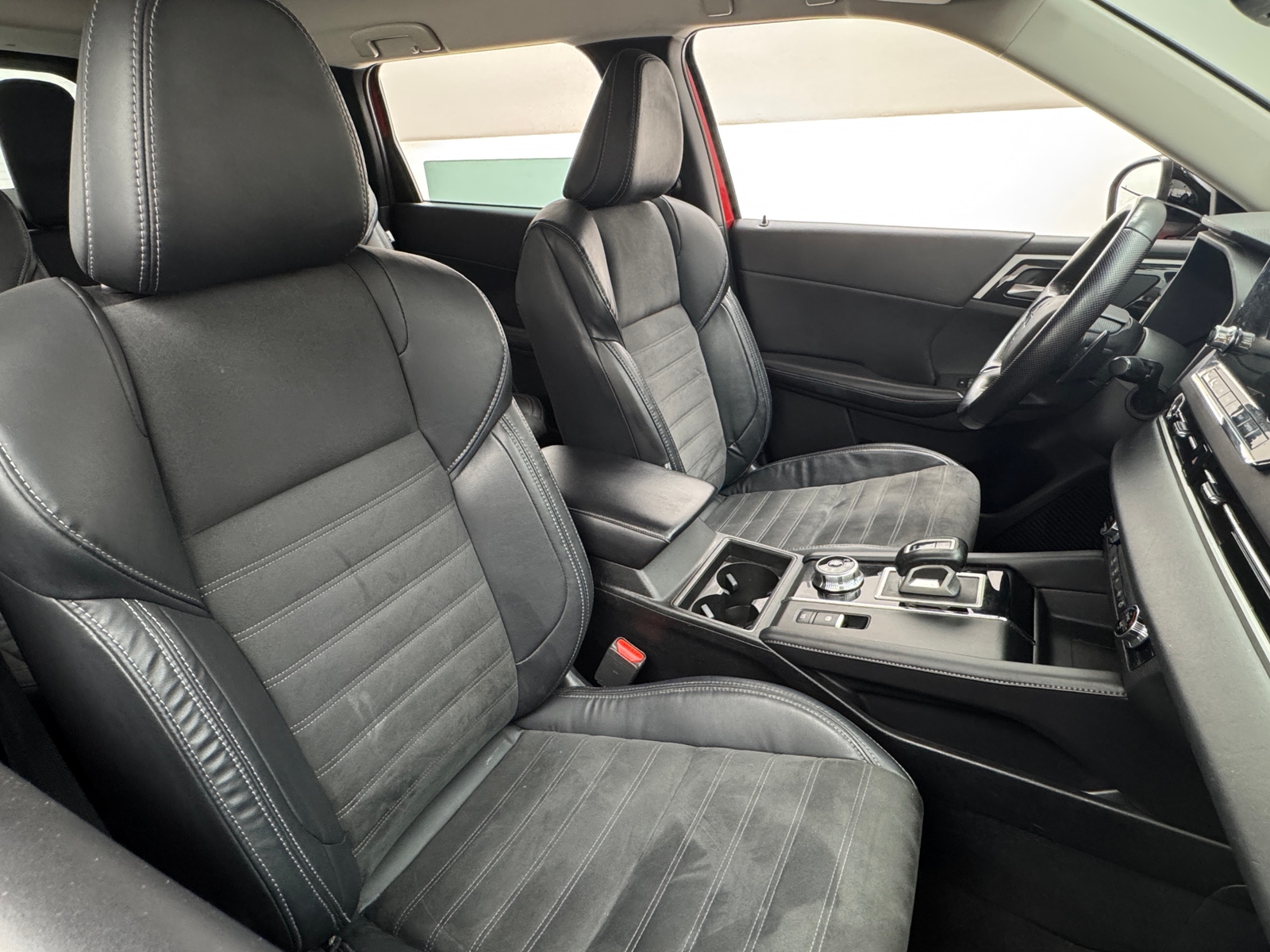 Thumbnail: 2022 Mitsubishi Outlander - 2