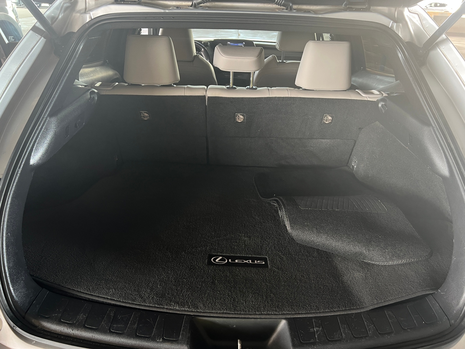 Thumbnail: 2019 Lexus UX - 6