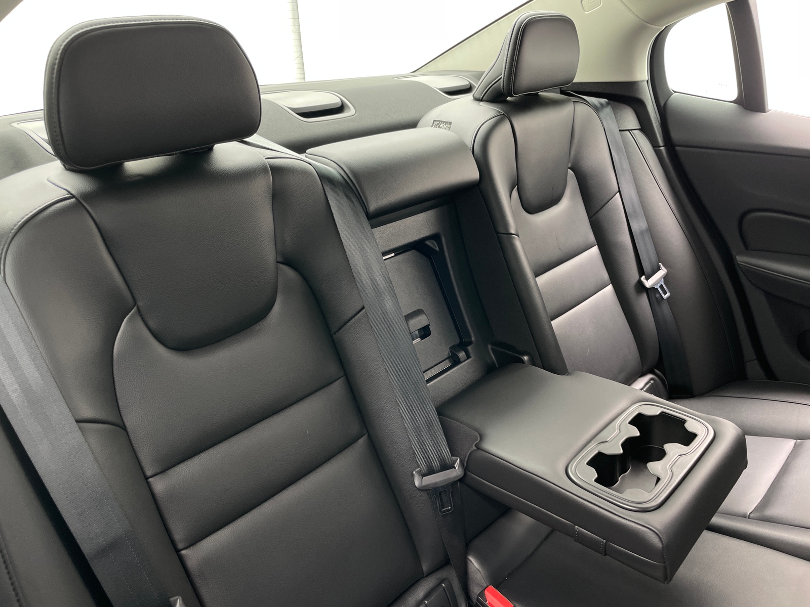 Thumbnail: 2025 Volvo S60 - 6