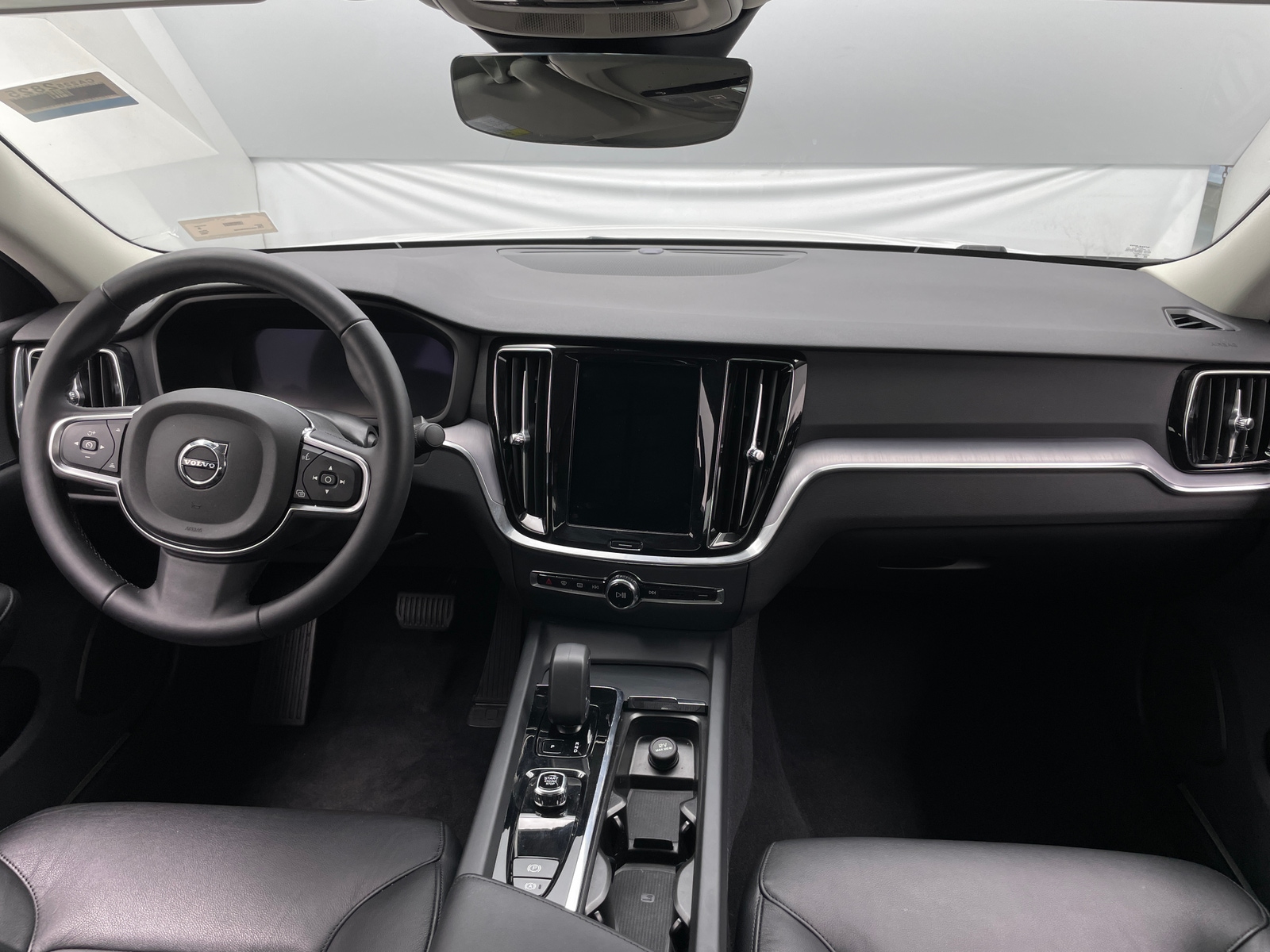 Thumbnail: 2025 Volvo S60 - 3