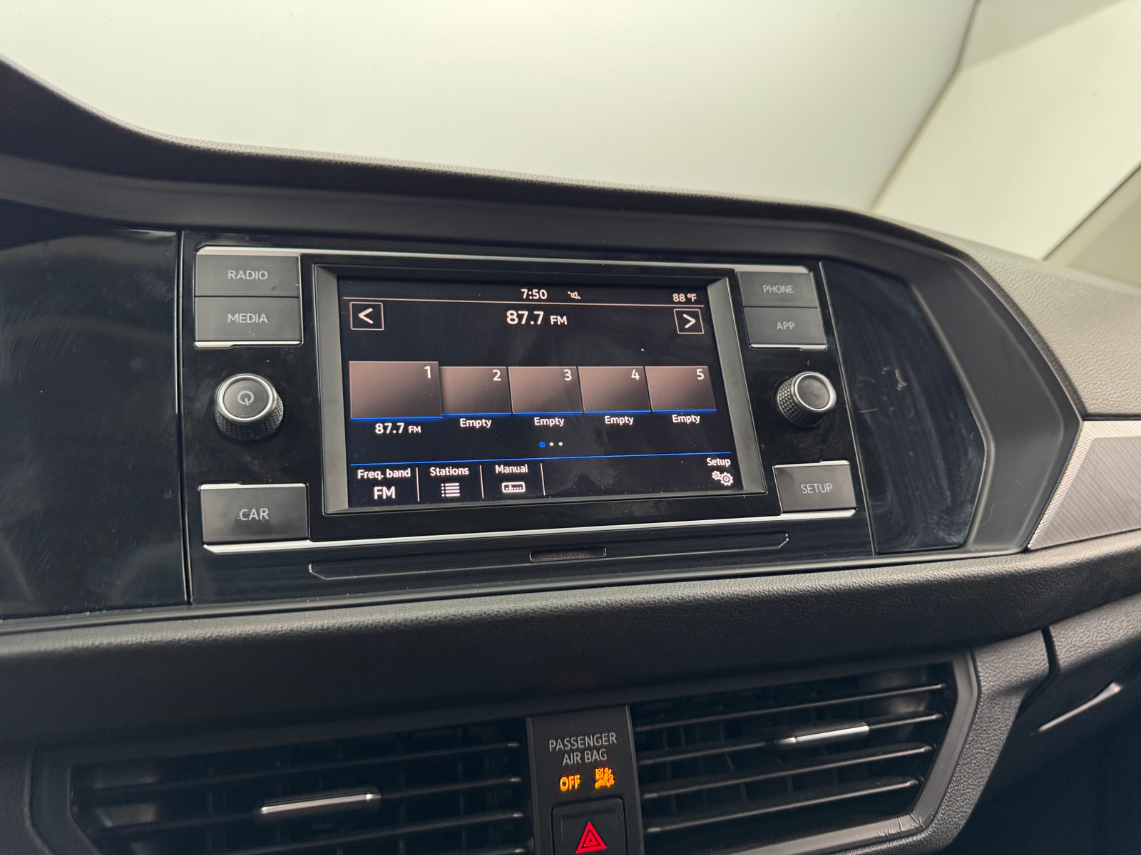 Thumbnail: 2019 Volkswagen Jetta - 4